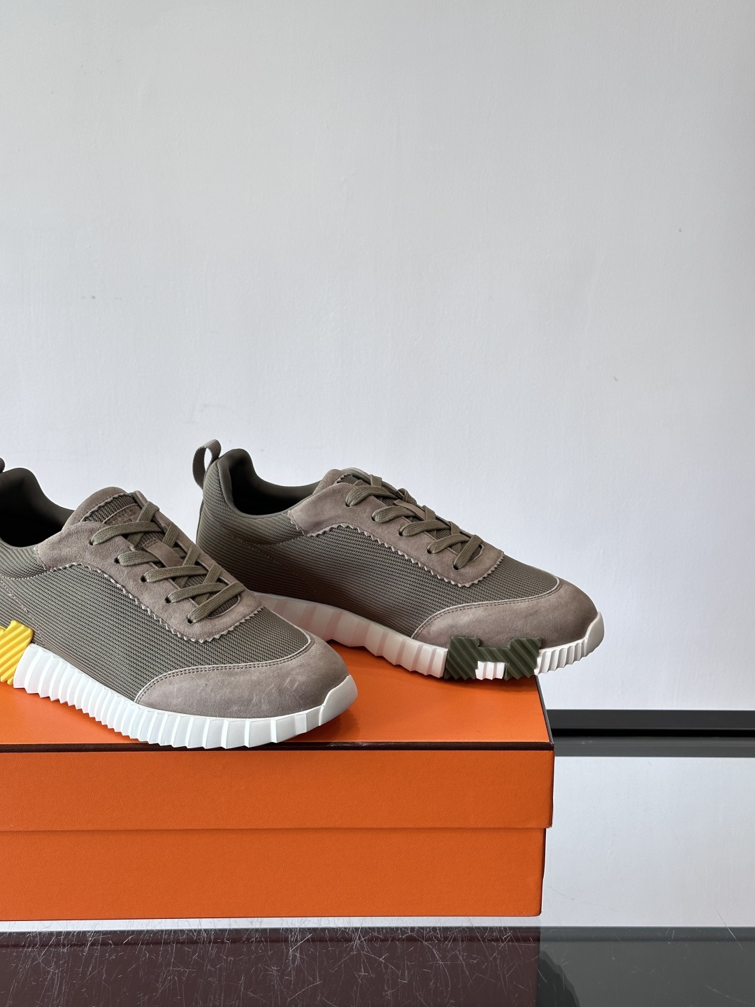 爱马仕Bouncing运动鞋爱马仕Bouncing运动鞋，标志性“大H