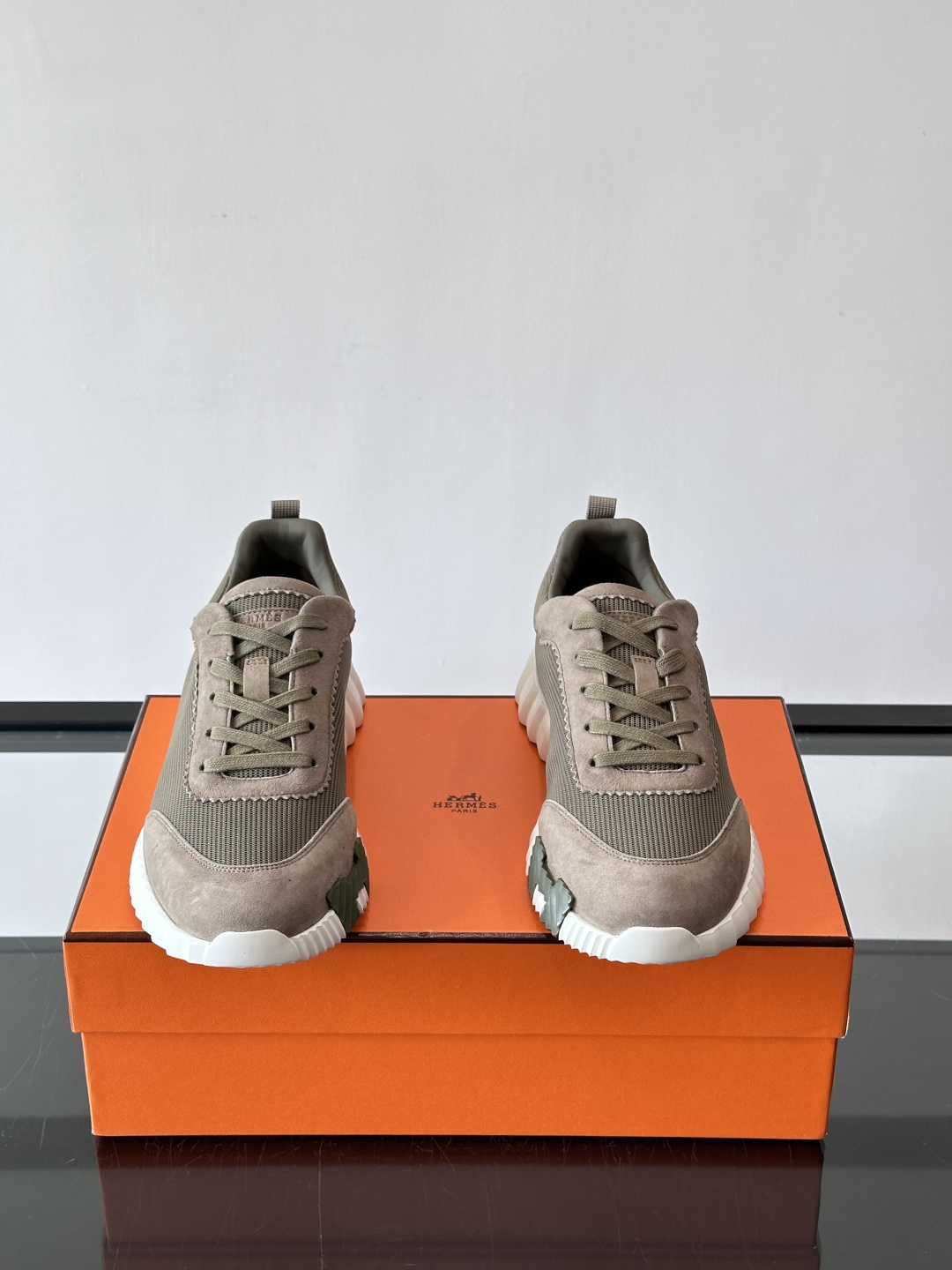 爱马仕Bouncing运动鞋爱马仕Bouncing运动鞋，标志性“大H