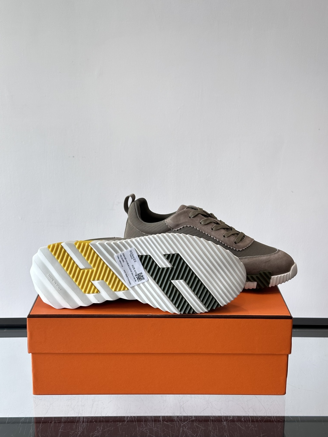 爱马仕Bouncing运动鞋爱马仕Bouncing运动鞋，标志性“大H