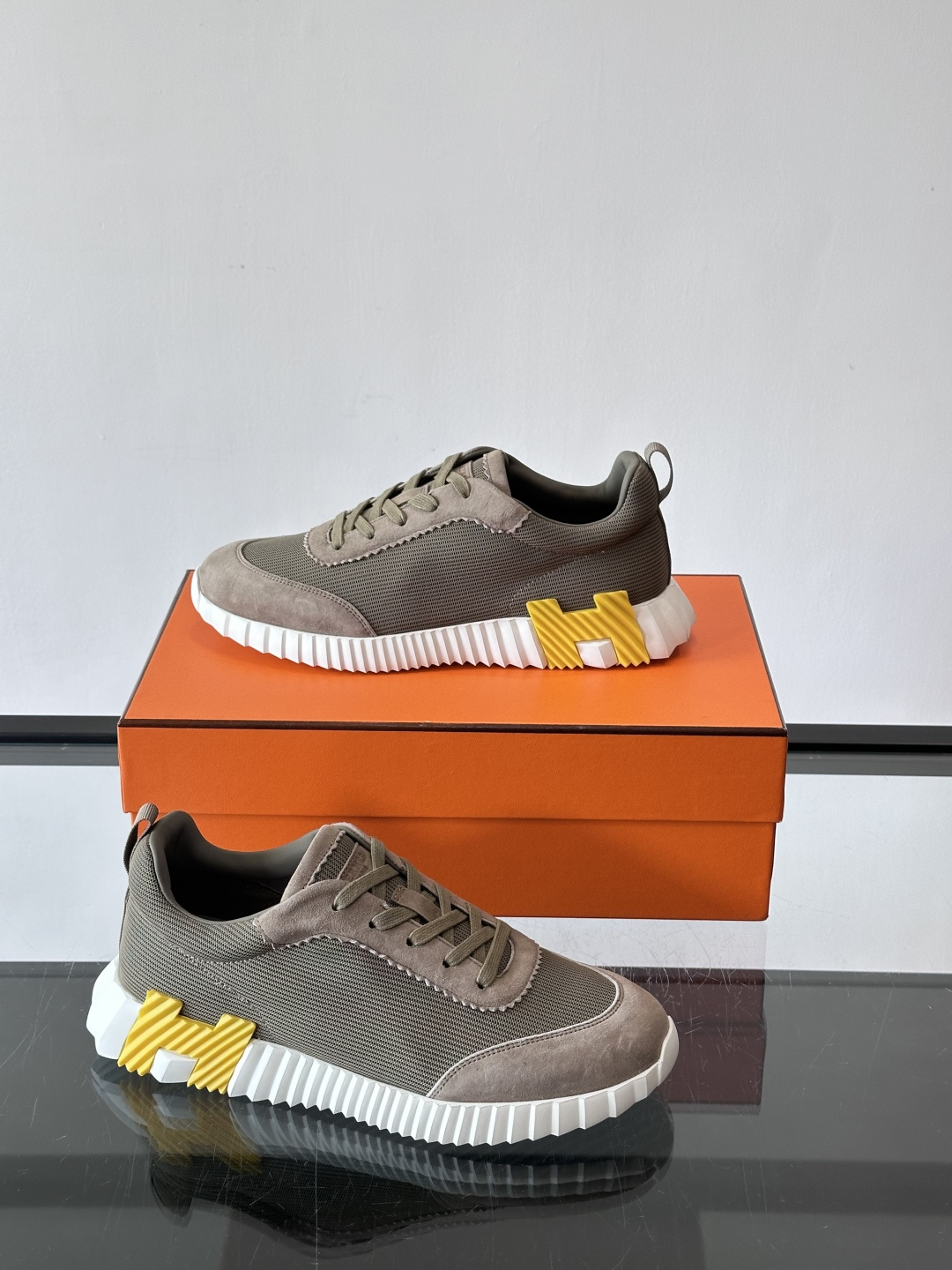 爱马仕Bouncing运动鞋爱马仕Bouncing运动鞋，标志性“大H