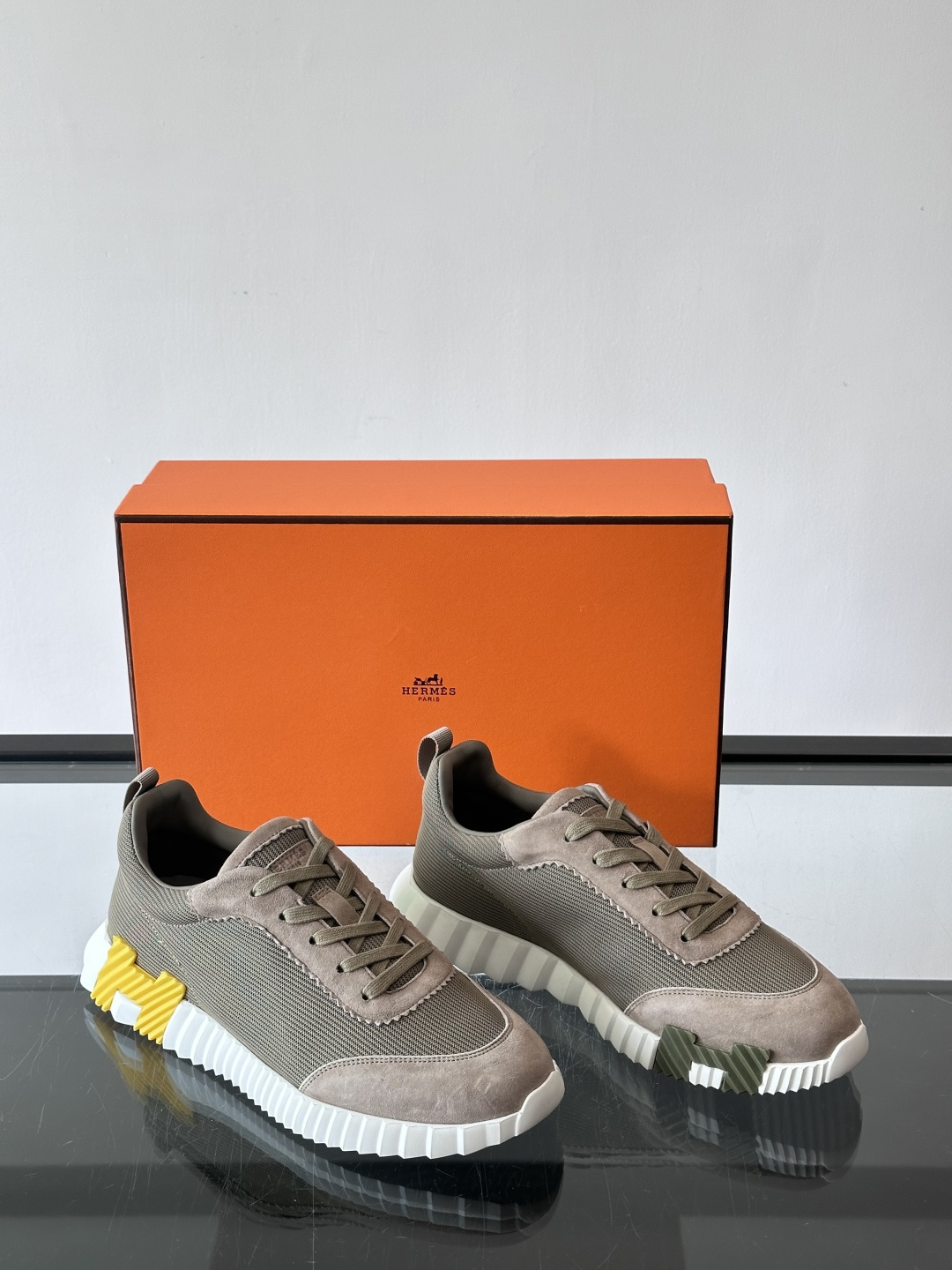 爱马仕Bouncing运动鞋爱马仕Bouncing运动鞋，标志性“大H