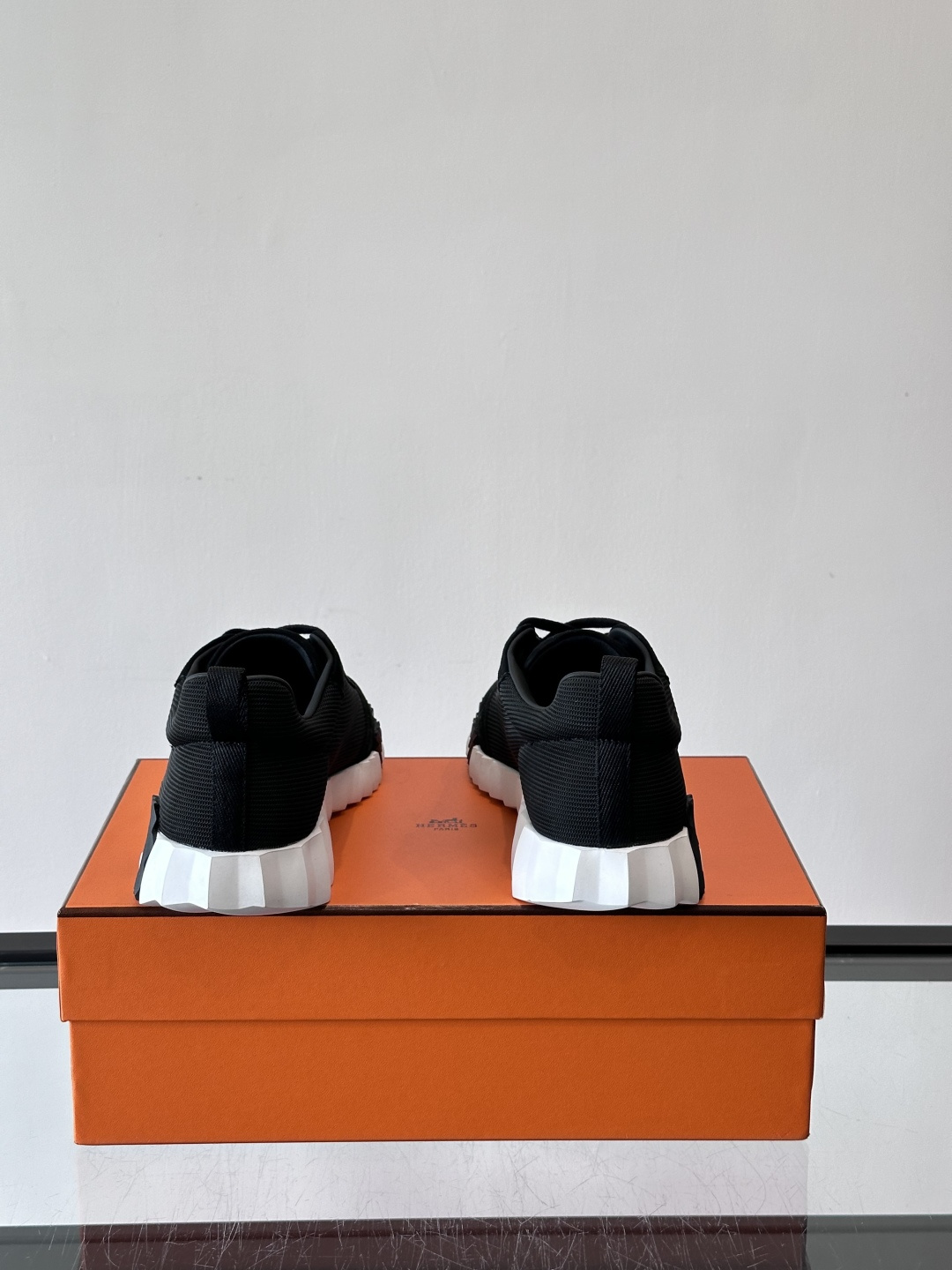 爱马仕Bouncing运动鞋爱马仕Bouncing运动鞋，标志性“大H