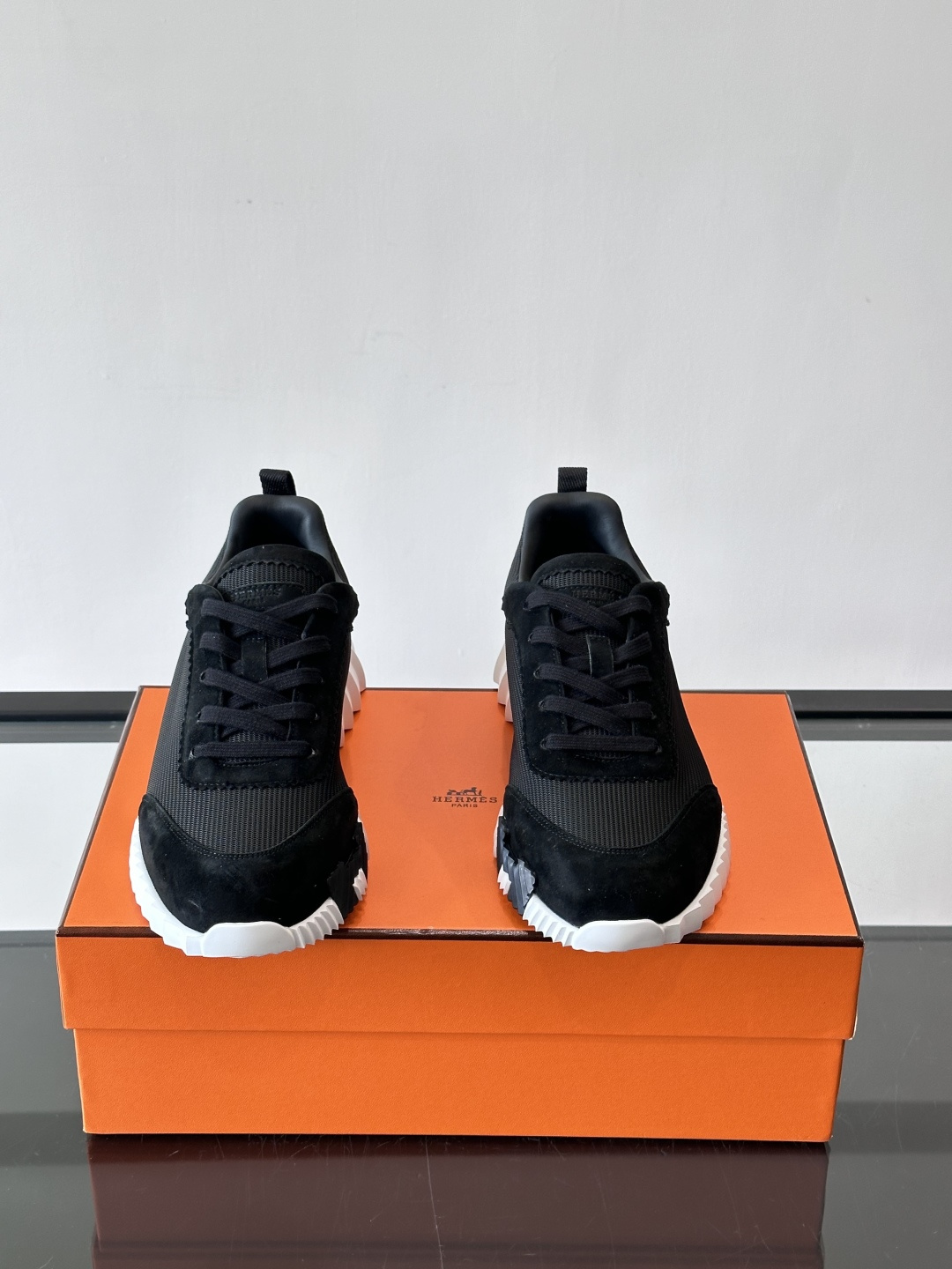 爱马仕Bouncing运动鞋爱马仕Bouncing运动鞋，标志性“大H