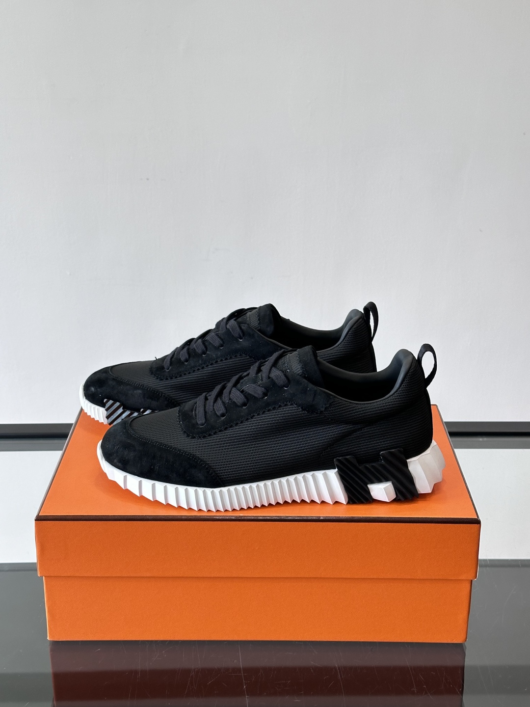 爱马仕Bouncing运动鞋爱马仕Bouncing运动鞋，标志性“大H