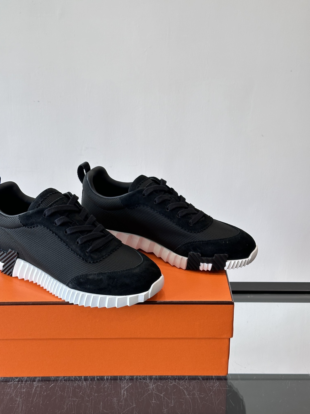 爱马仕Bouncing运动鞋爱马仕Bouncing运动鞋，标志性“大H