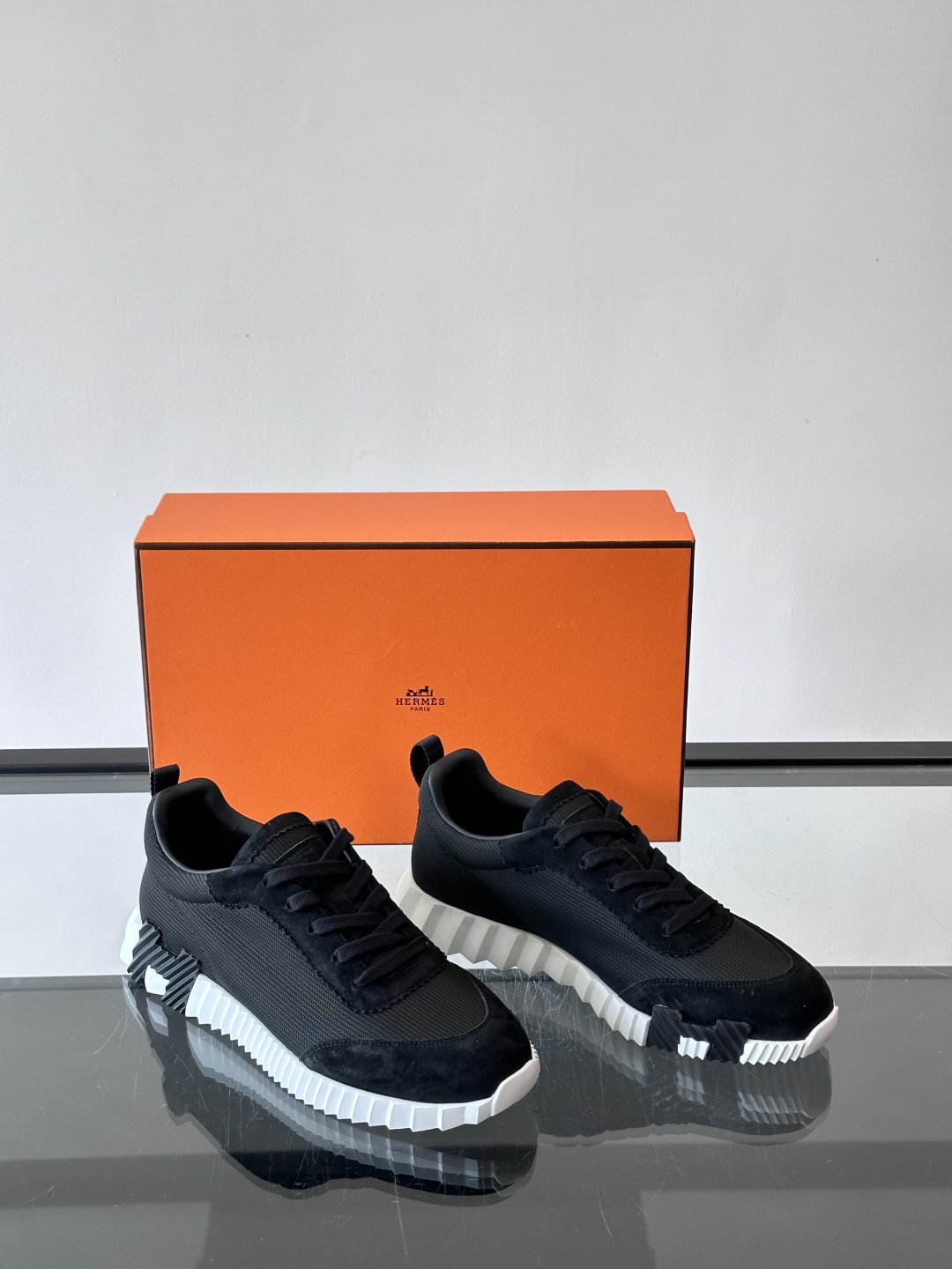 爱马仕Bouncing运动鞋爱马仕Bouncing运动鞋，标志性“大H