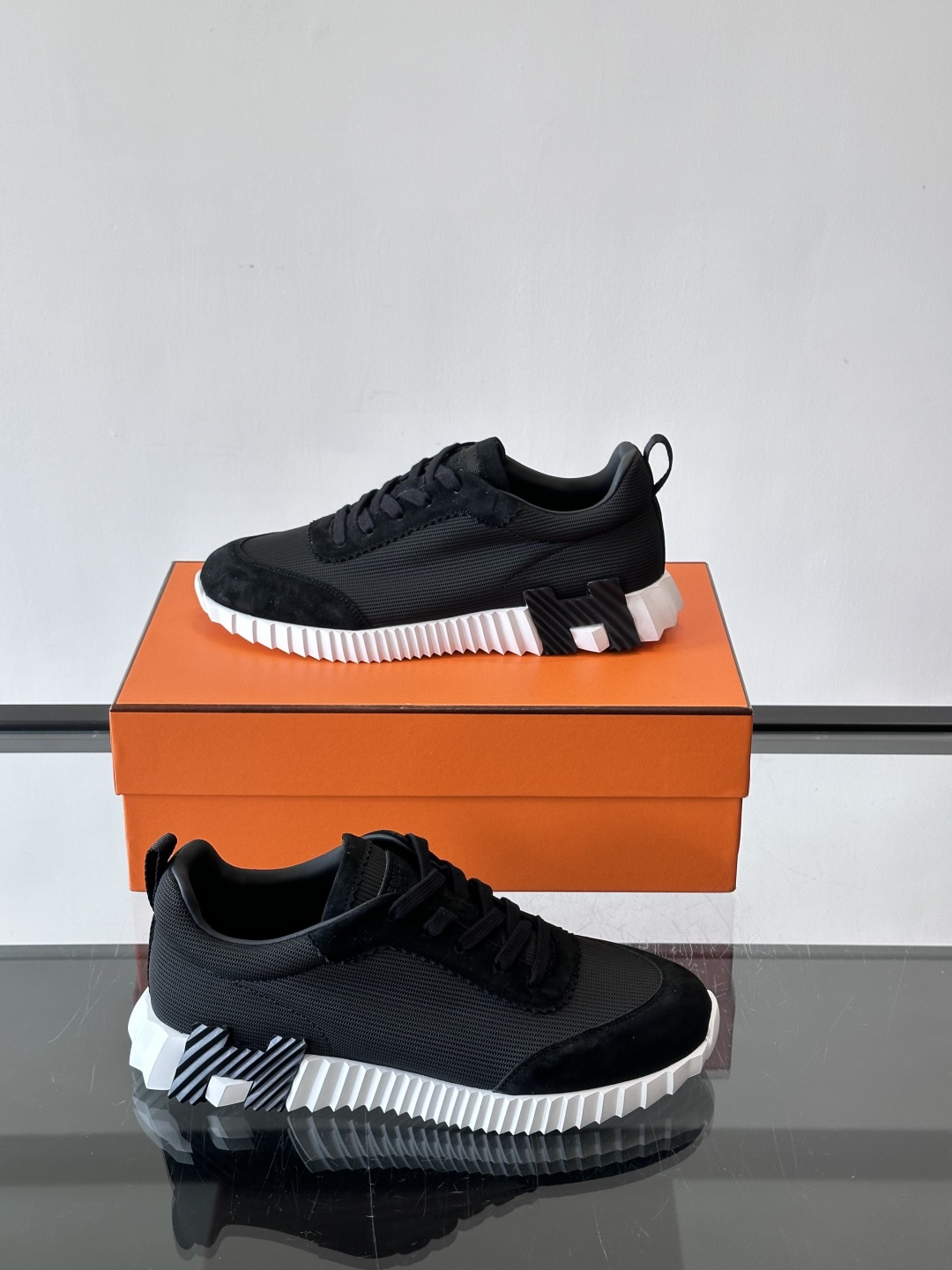 爱马仕Bouncing运动鞋爱马仕Bouncing运动鞋，标志性“大H