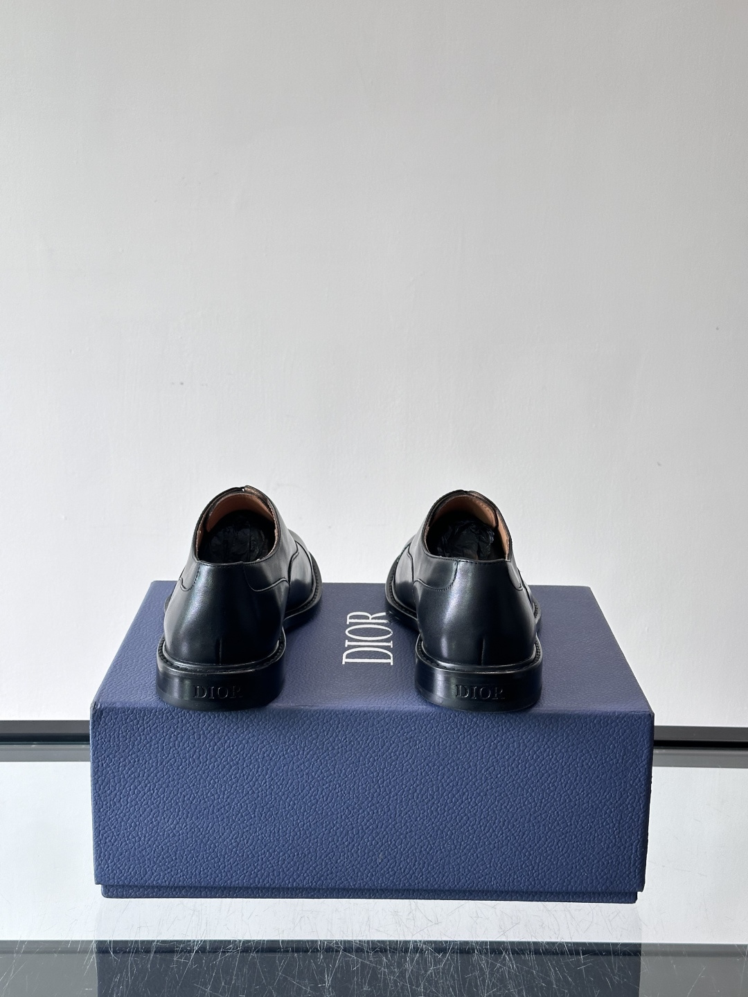 Dior男士正装真皮大底皮鞋，进口头层牛皮，内里小牛皮，小牛皮垫脚有效吸汗透气。进口真皮胚底层，透气性好
