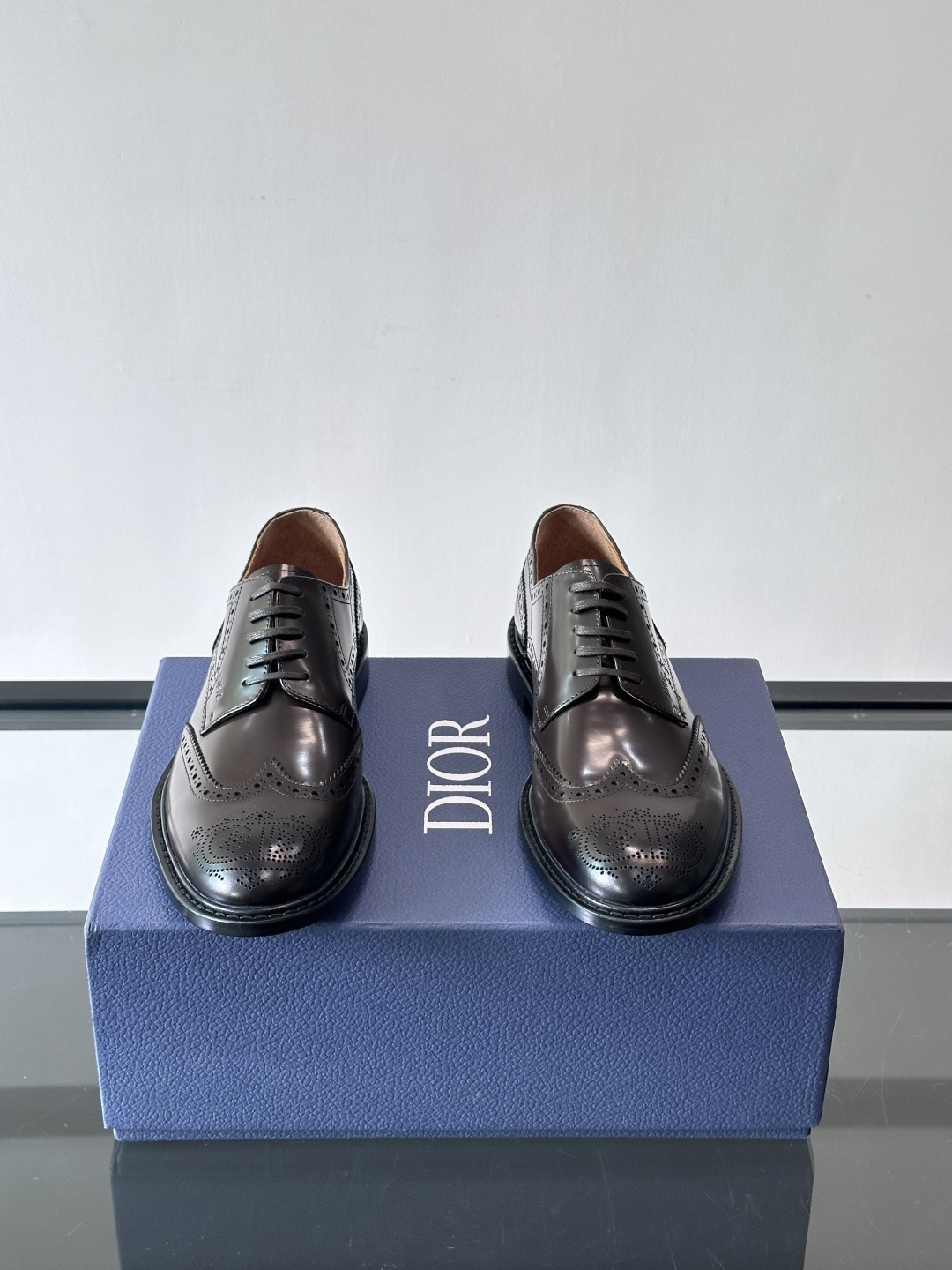 Dior男士正装真皮大底皮鞋，进口头层牛皮，内里小牛皮，小牛皮垫脚有效吸汗透气。进口真皮胚底层，透气性好
