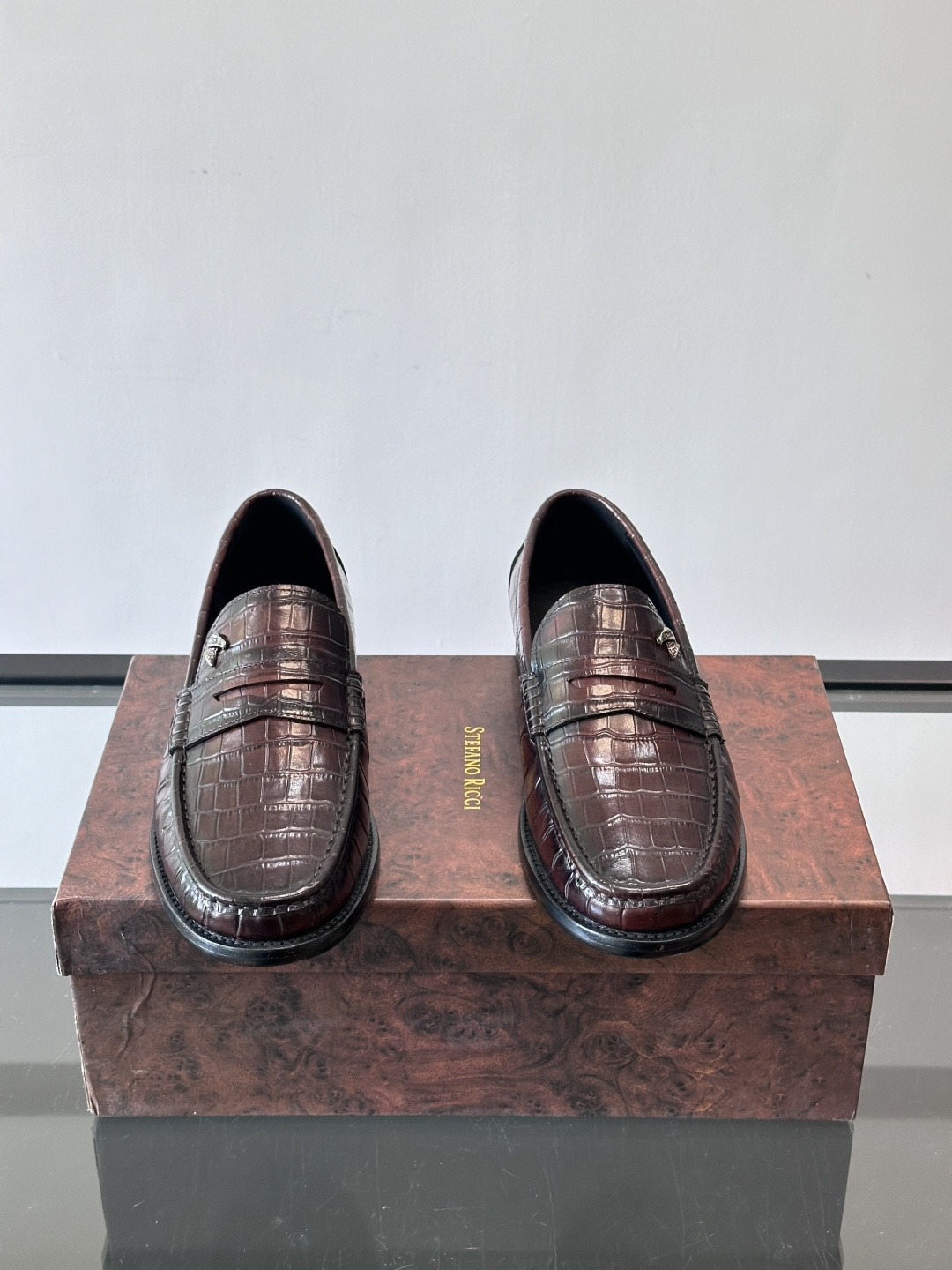 Stefano Ricci 史蒂芬高端奢侈品牌，男士皮鞋，真皮大底。原版牛皮，质感高端细腻，内里全小牛皮