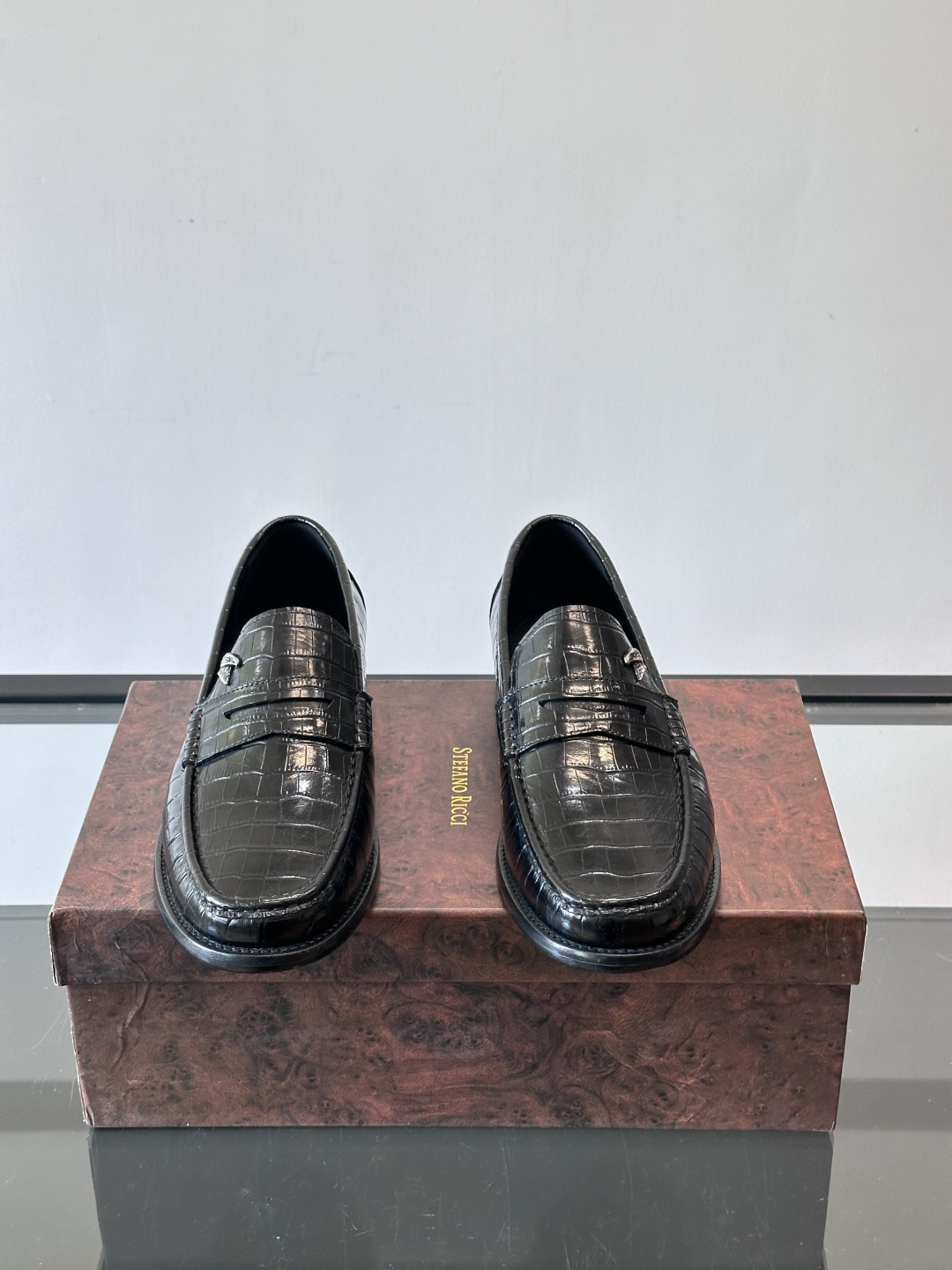 Stefano Ricci 史蒂芬高端奢侈品牌，男士皮鞋，真皮大底。原版牛皮，质感高端细腻，内里全小牛皮