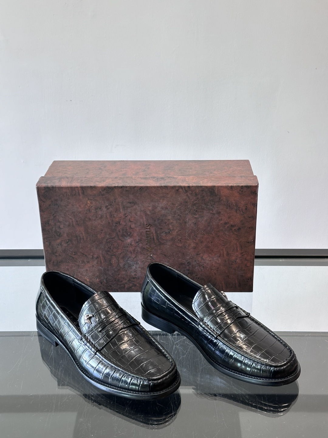 Stefano Ricci 史蒂芬高端奢侈品牌，男士皮鞋，真皮大底。原版牛皮，质感高端细腻，内里全小牛皮