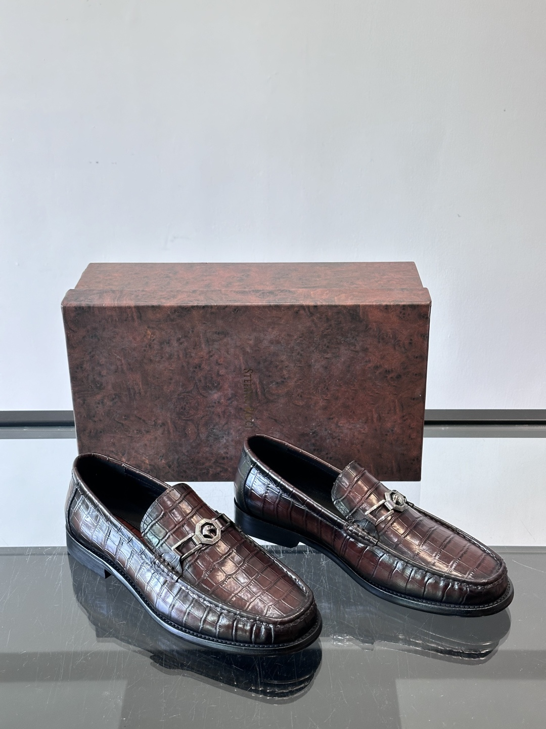 Stefano Ricci 史蒂芬高端奢侈品牌，男士皮鞋，真皮大底。原版牛皮，质感高端细腻，内里全小牛皮