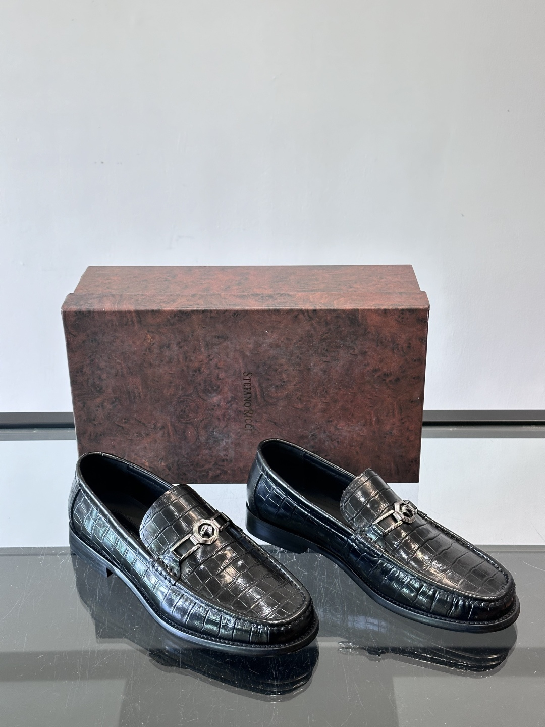 Stefano Ricci 史蒂芬高端奢侈品牌，男士皮鞋，真皮大底。原版牛皮，质感高端细腻，内里全小牛皮