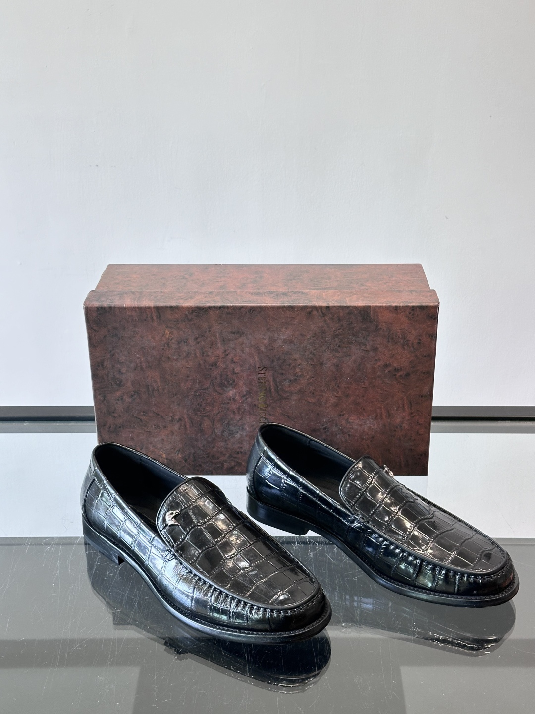 Stefano Ricci 史蒂芬高端奢侈品牌，男士皮鞋，真皮大底。原版牛皮，质感高端细腻，内里全小牛皮