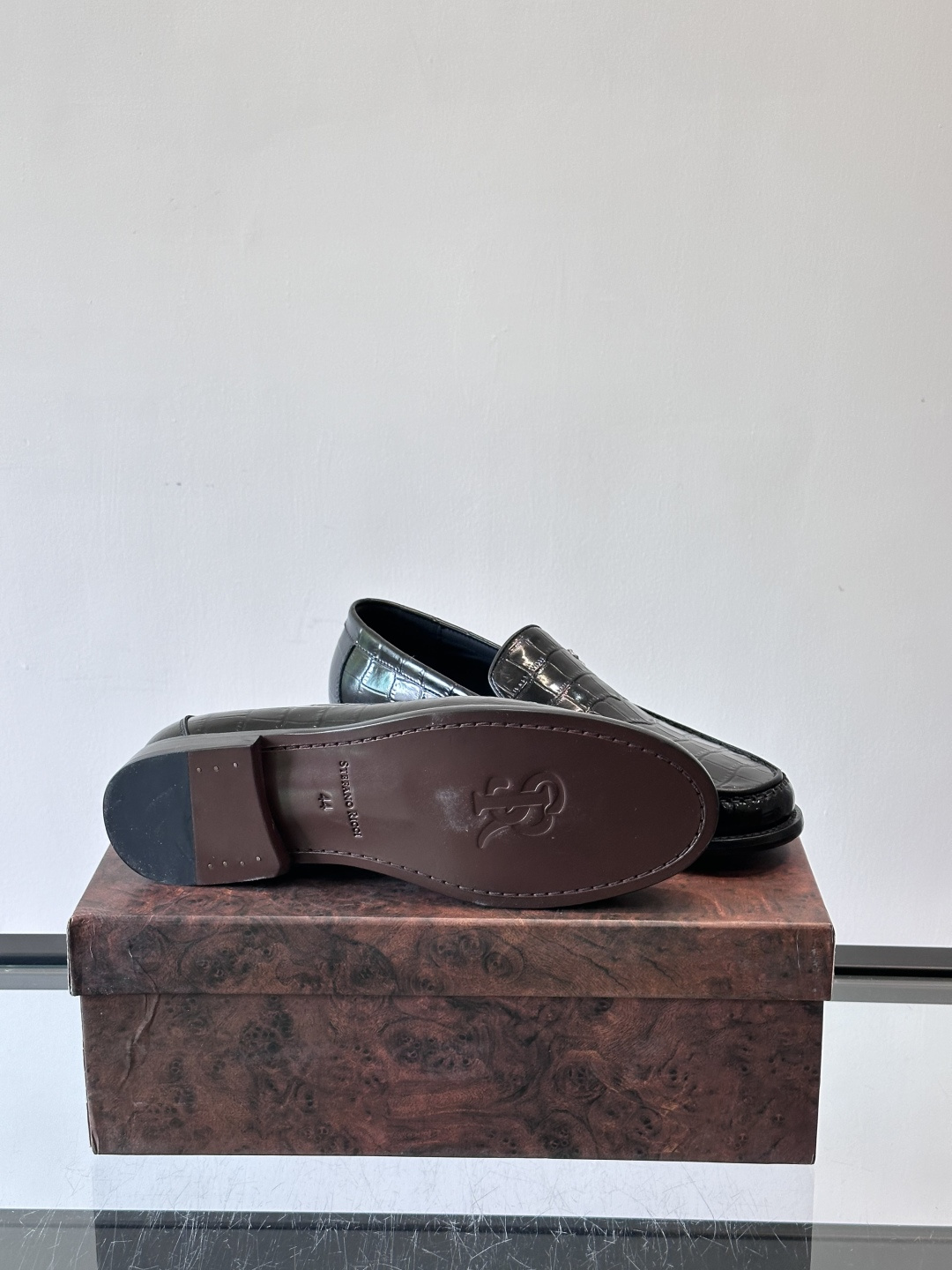 Stefano Ricci 史蒂芬高端奢侈品牌，男士皮鞋，真皮大底。原版牛皮，质感高端细腻，内里全小牛皮