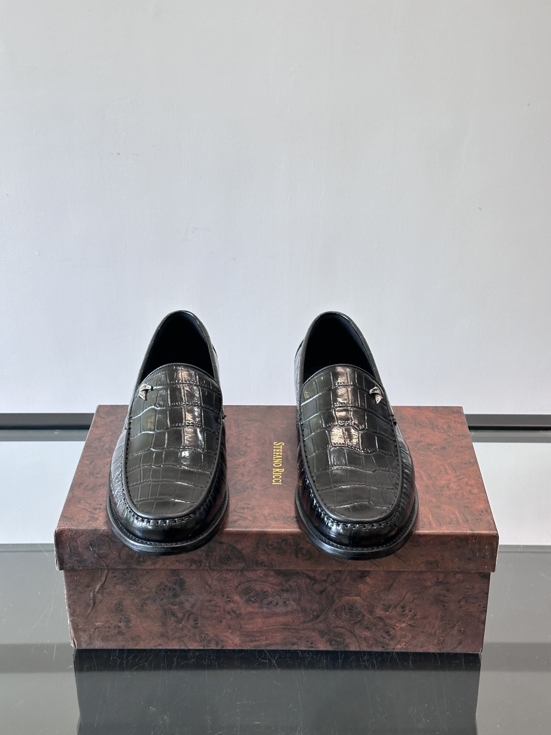 Stefano Ricci 史蒂芬高端奢侈品牌，男士皮鞋，真皮大底。原版牛皮，质感高端细腻，内里全小牛皮