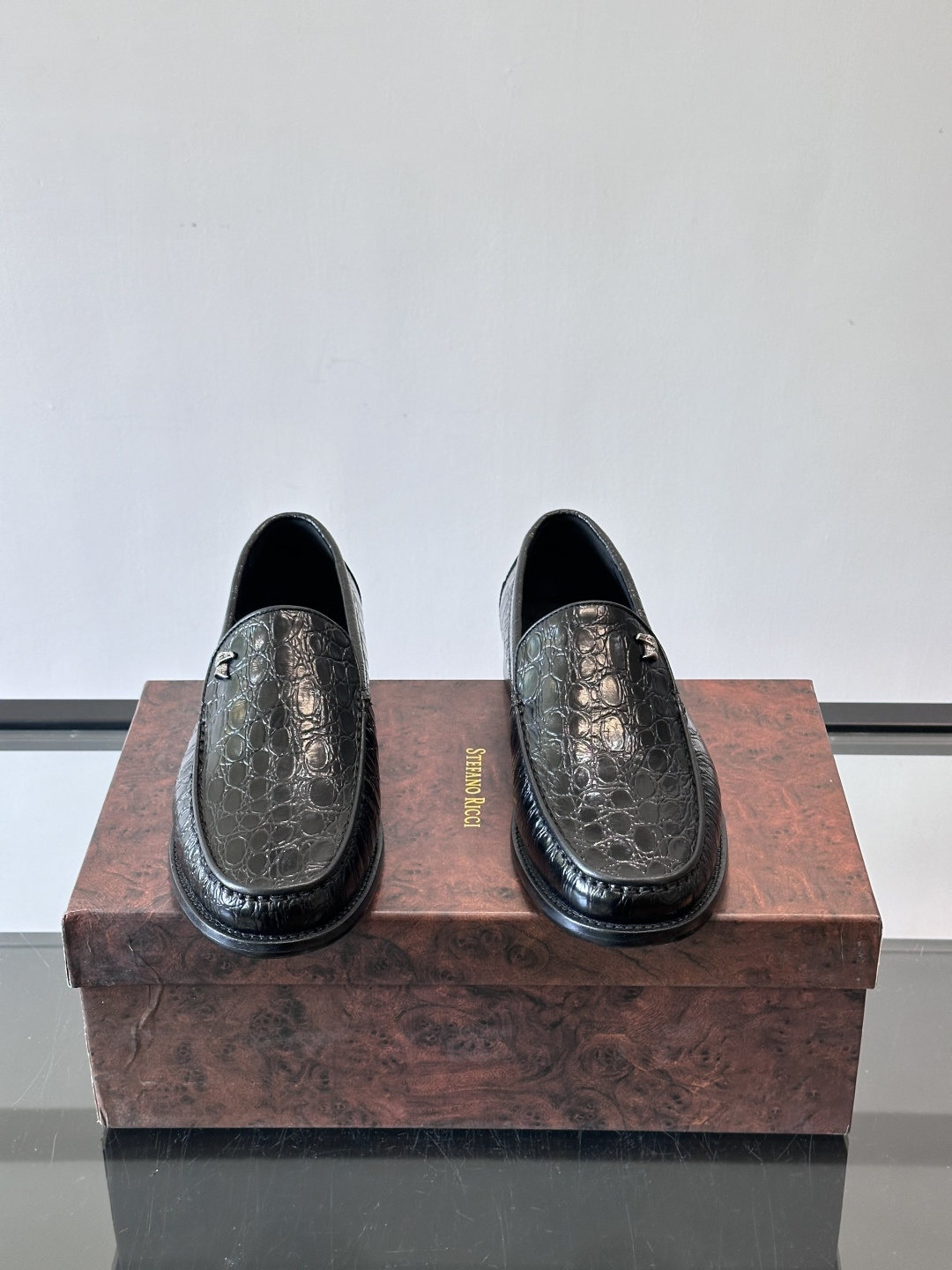 Stefano Ricci 史蒂芬高端奢侈品牌，男士皮鞋，真皮大底。原版牛皮，质感高端细腻，内里全小牛皮