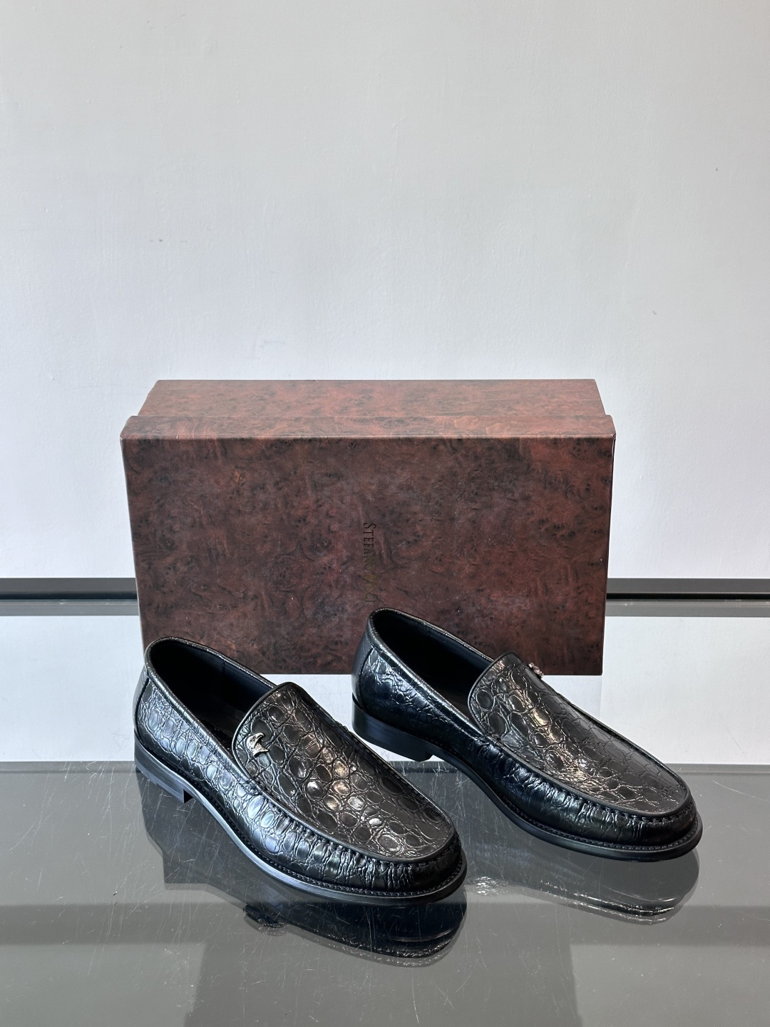 Stefano Ricci 史蒂芬高端奢侈品牌，男士皮鞋，真皮大底。原版牛皮，质感高端细腻，内里全小牛皮