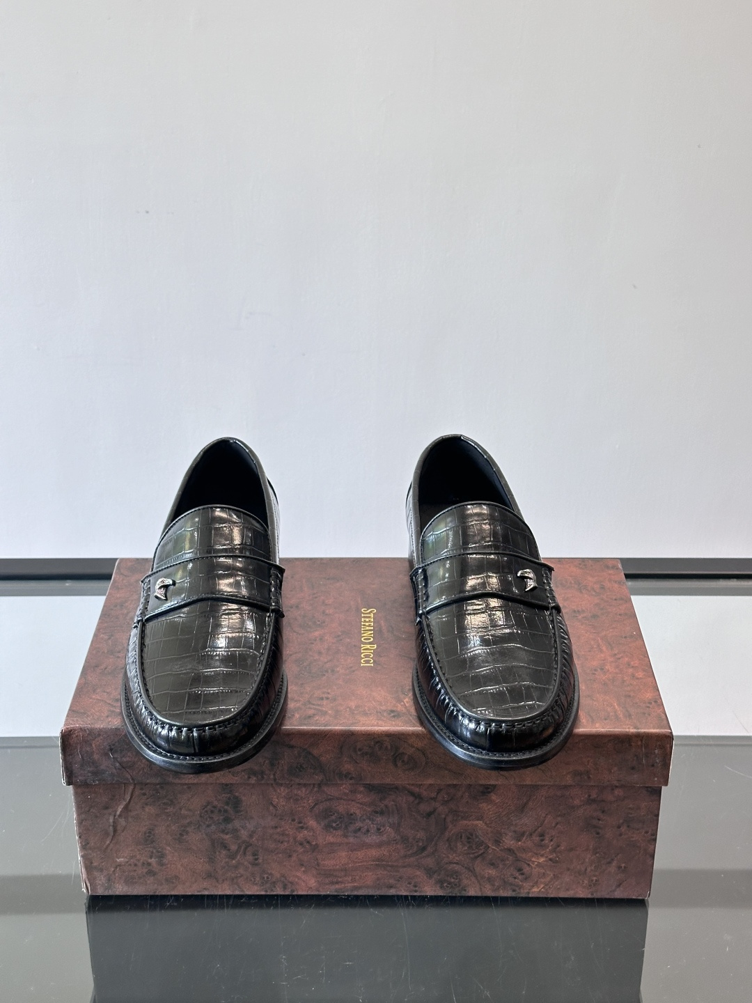 Stefano Ricci 史蒂芬高端奢侈品牌，男士皮鞋，真皮大底。原版牛皮，质感高端细腻，内里全小牛皮