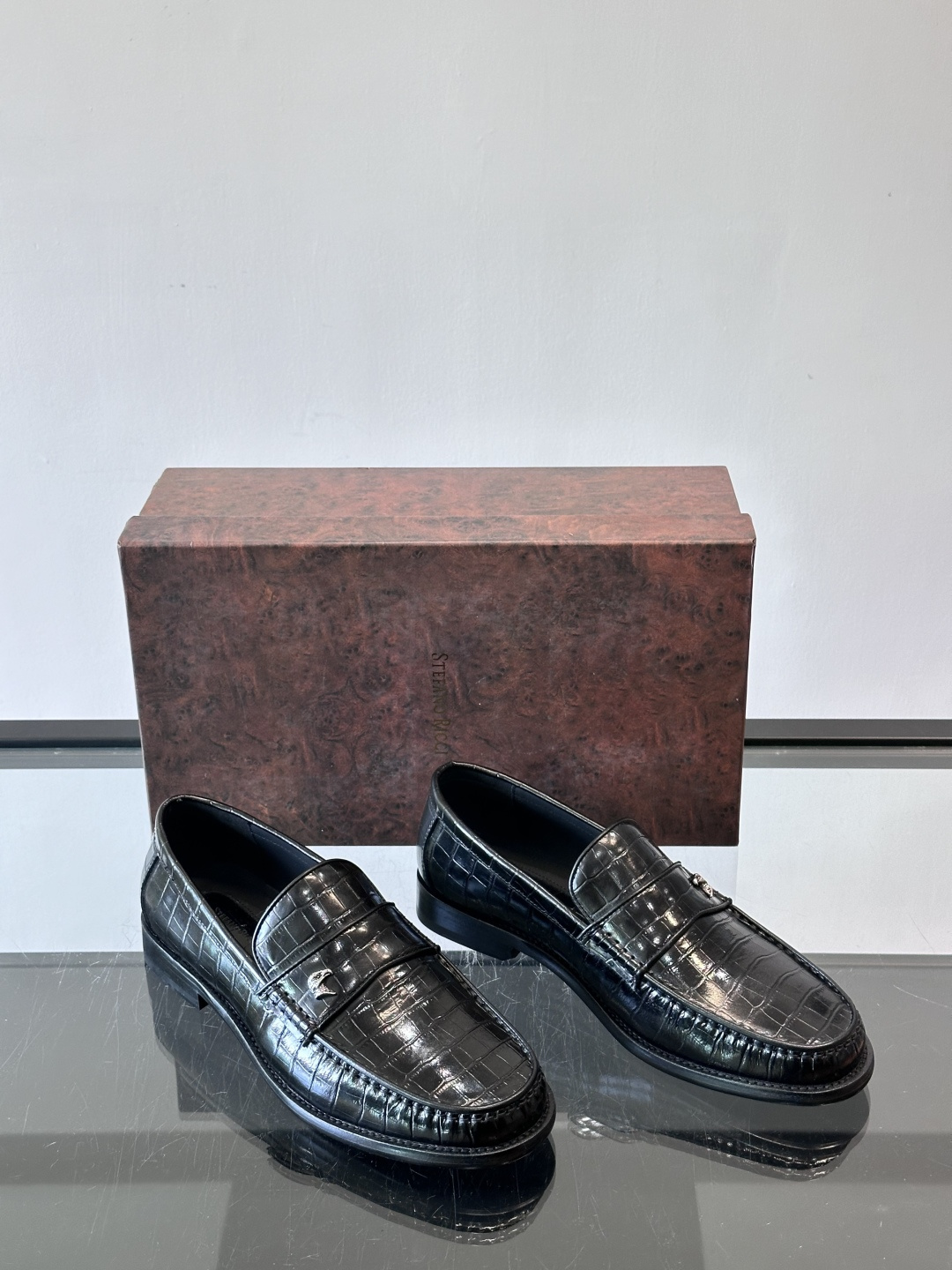 Stefano Ricci 史蒂芬高端奢侈品牌，男士皮鞋，真皮大底。原版牛皮，质感高端细腻，内里全小牛皮