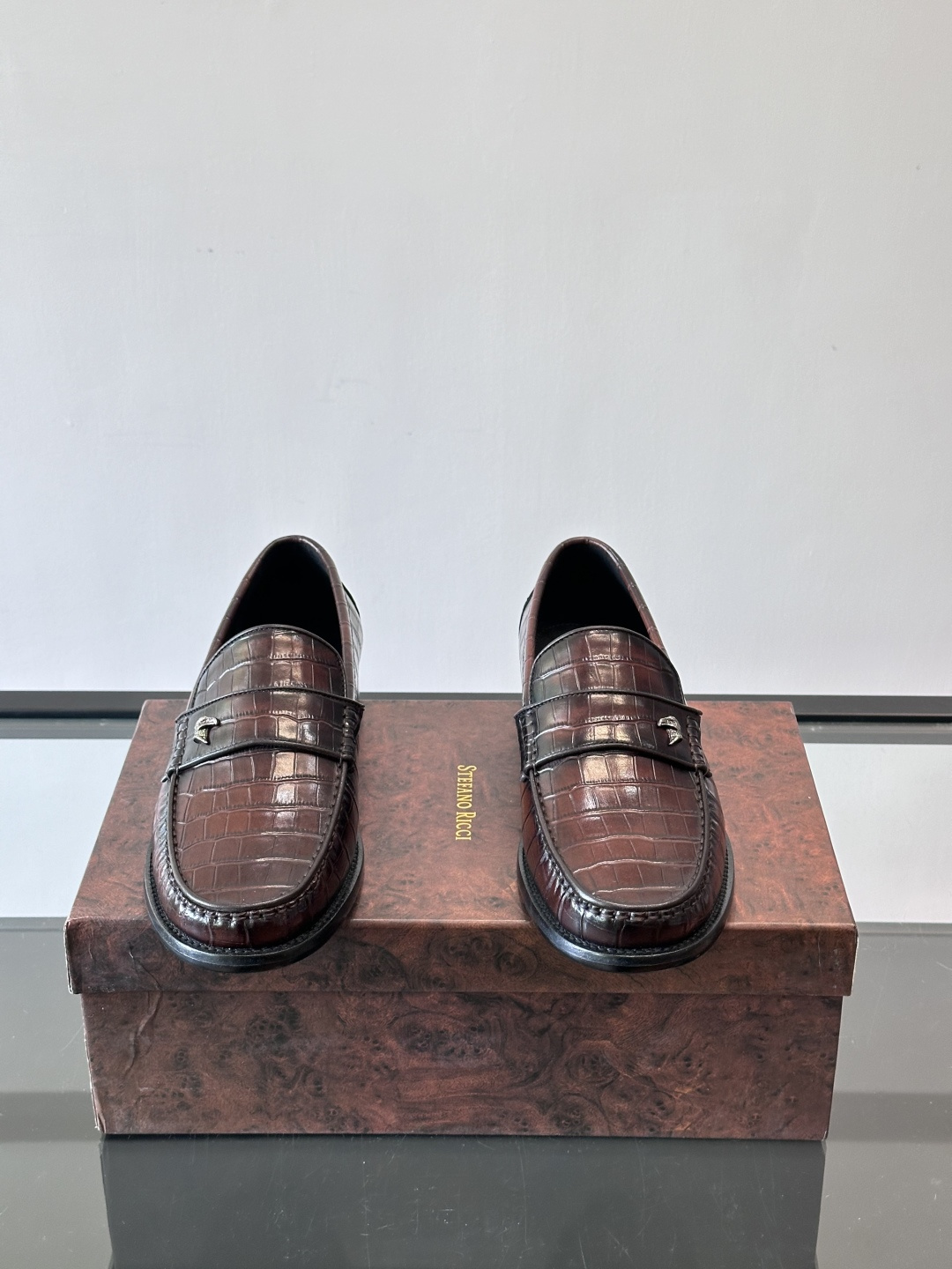 Stefano Ricci 史蒂芬高端奢侈品牌，男士皮鞋，真皮大底。原版牛皮，质感高端细腻，内里全小牛皮