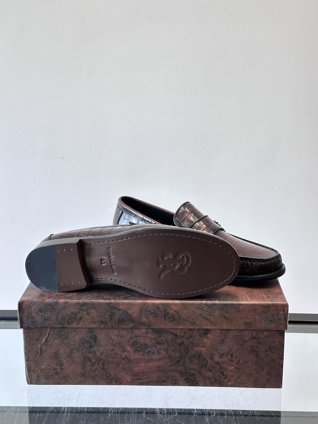 Stefano Ricci 史蒂芬高端奢侈品牌，男士皮鞋，真皮大底。原版牛皮，质感高端细腻，内里全小牛皮