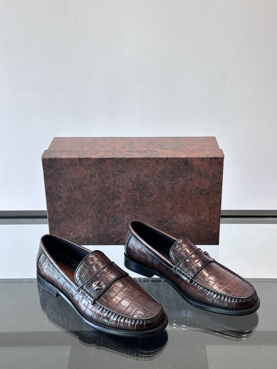 Stefano Ricci 史蒂芬高端奢侈品牌，男士皮鞋，真皮大底。原版牛皮，质感高端细腻，内里全小牛皮