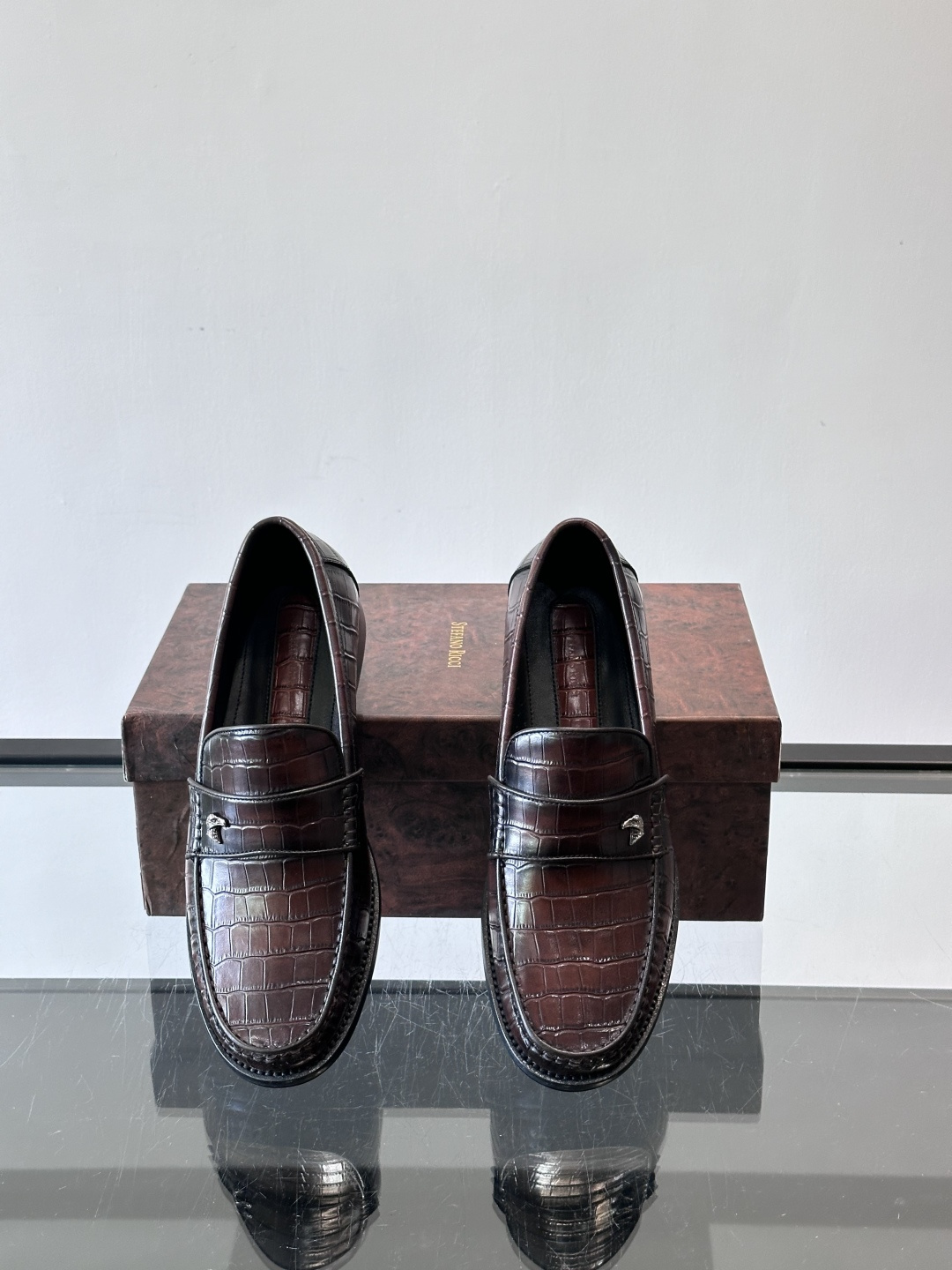 Stefano Ricci 史蒂芬高端奢侈品牌，男士皮鞋，真皮大底。原版牛皮，质感高端细腻，内里全小牛皮