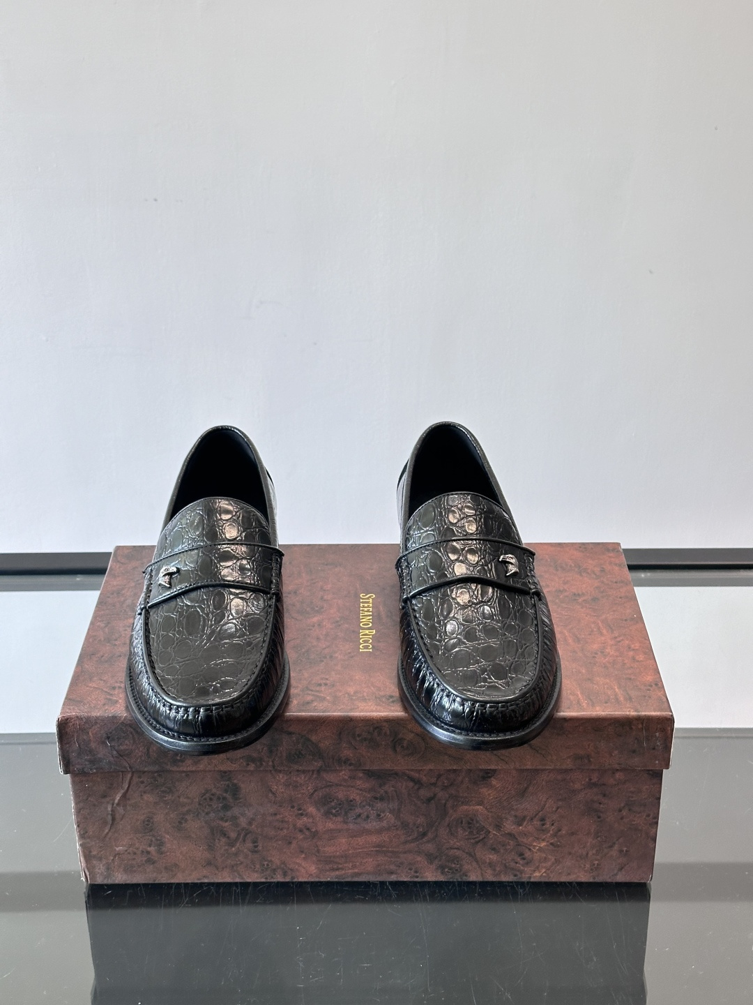 Stefano Ricci 史蒂芬高端奢侈品牌，男士皮鞋，真皮大底。原版牛皮，质感高端细腻，内里全小牛皮