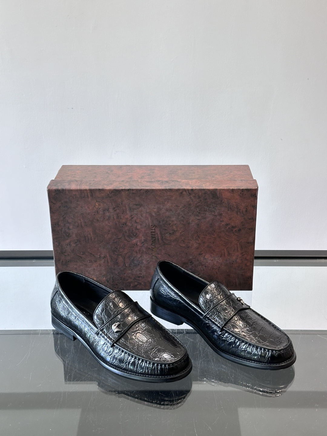 Stefano Ricci 史蒂芬高端奢侈品牌，男士皮鞋，真皮大底。原版牛皮，质感高端细腻，内里全小牛皮