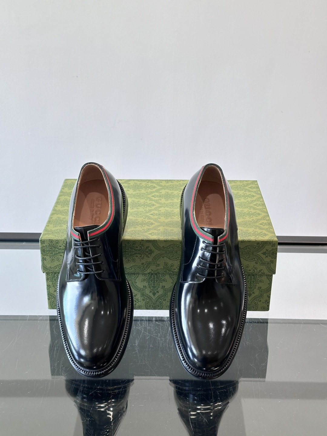 gucci 男士商务小皮鞋，上脚非常好看！精品商务休闲皮鞋💥💥真皮大底产品意大利进口牛皮制作🐂进口水染牛