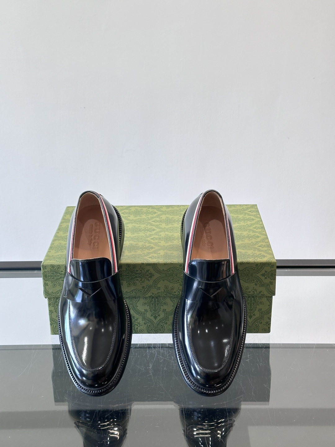 gucci 男士商务小皮鞋，上脚非常好看！精品商务休闲皮鞋💥💥真皮大底产品意大利进口牛皮制作🐂进口水染牛