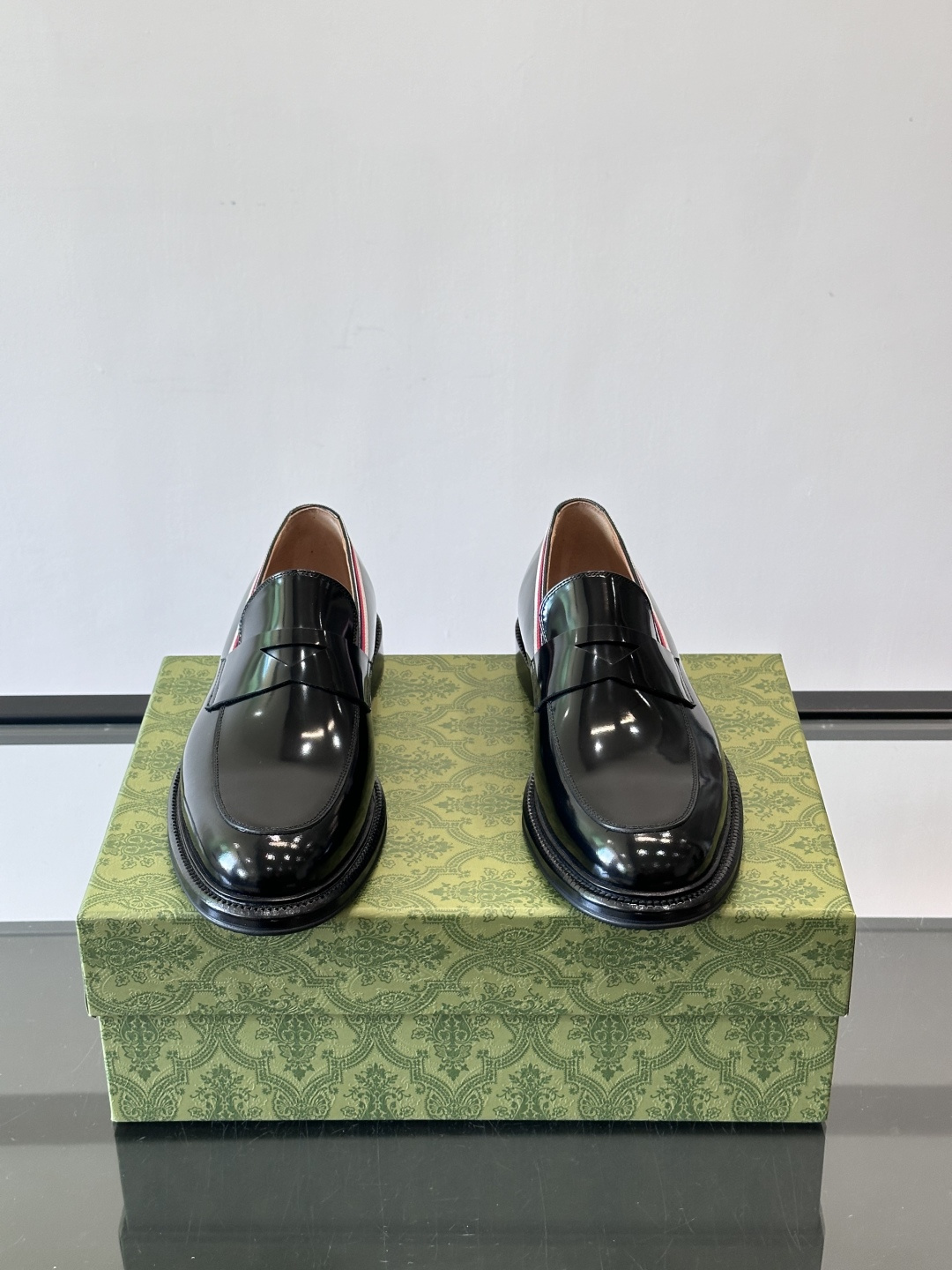 gucci 男士商务小皮鞋，上脚非常好看！精品商务休闲皮鞋💥💥真皮大底产品意大利进口牛皮制作🐂进口水染牛