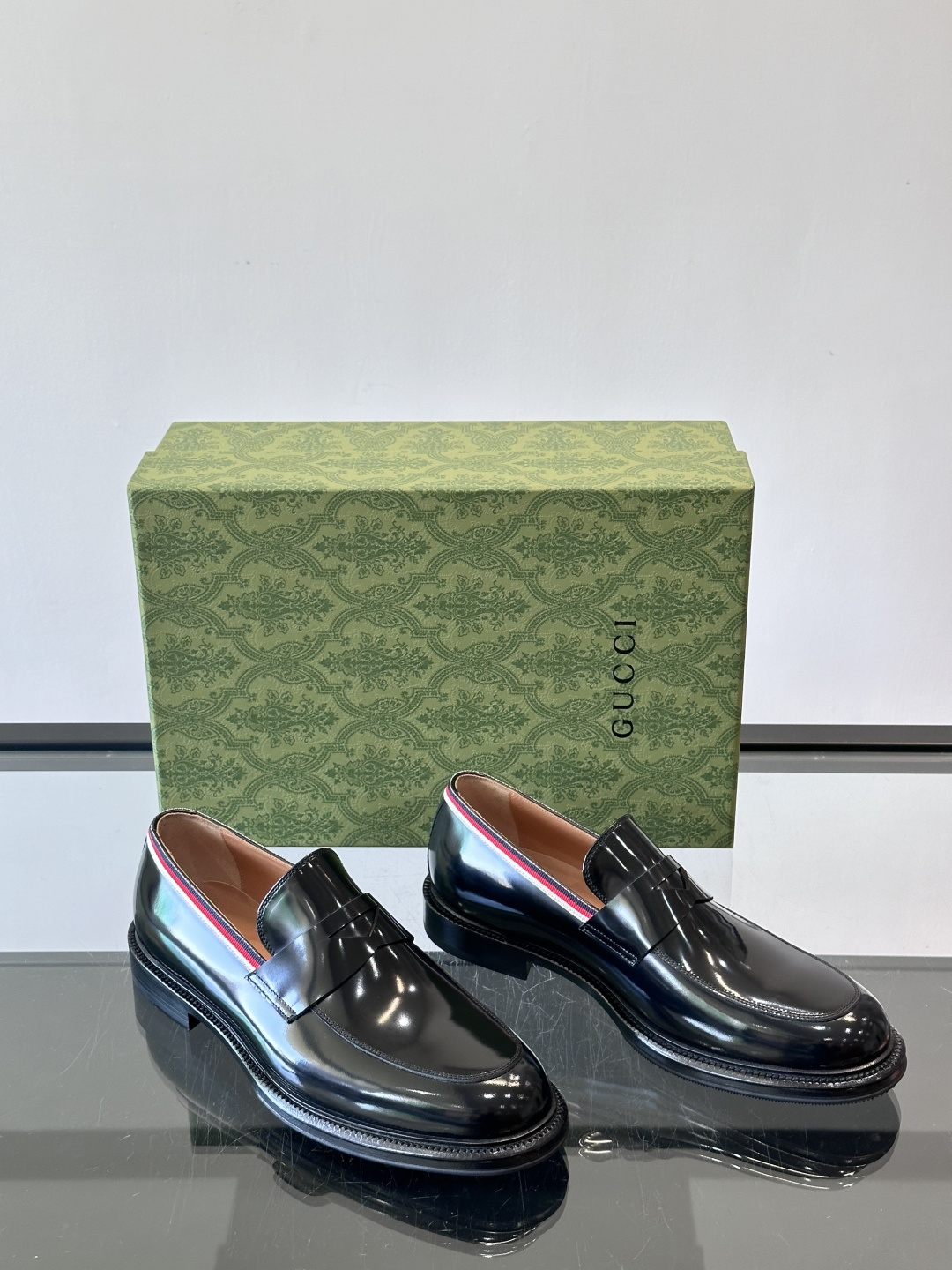 gucci 男士商务小皮鞋，上脚非常好看！精品商务休闲皮鞋💥💥真皮大底产品意大利进口牛皮制作🐂进口水染牛