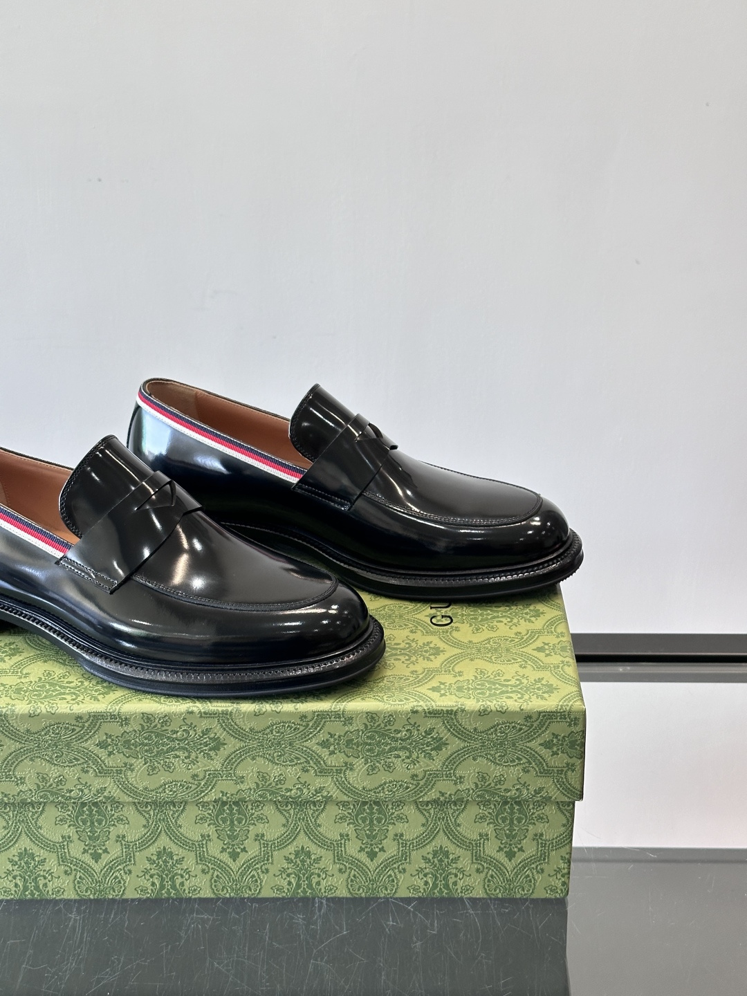 gucci 男士商务小皮鞋，上脚非常好看！精品商务休闲皮鞋💥💥真皮大底产品意大利进口牛皮制作🐂进口水染牛