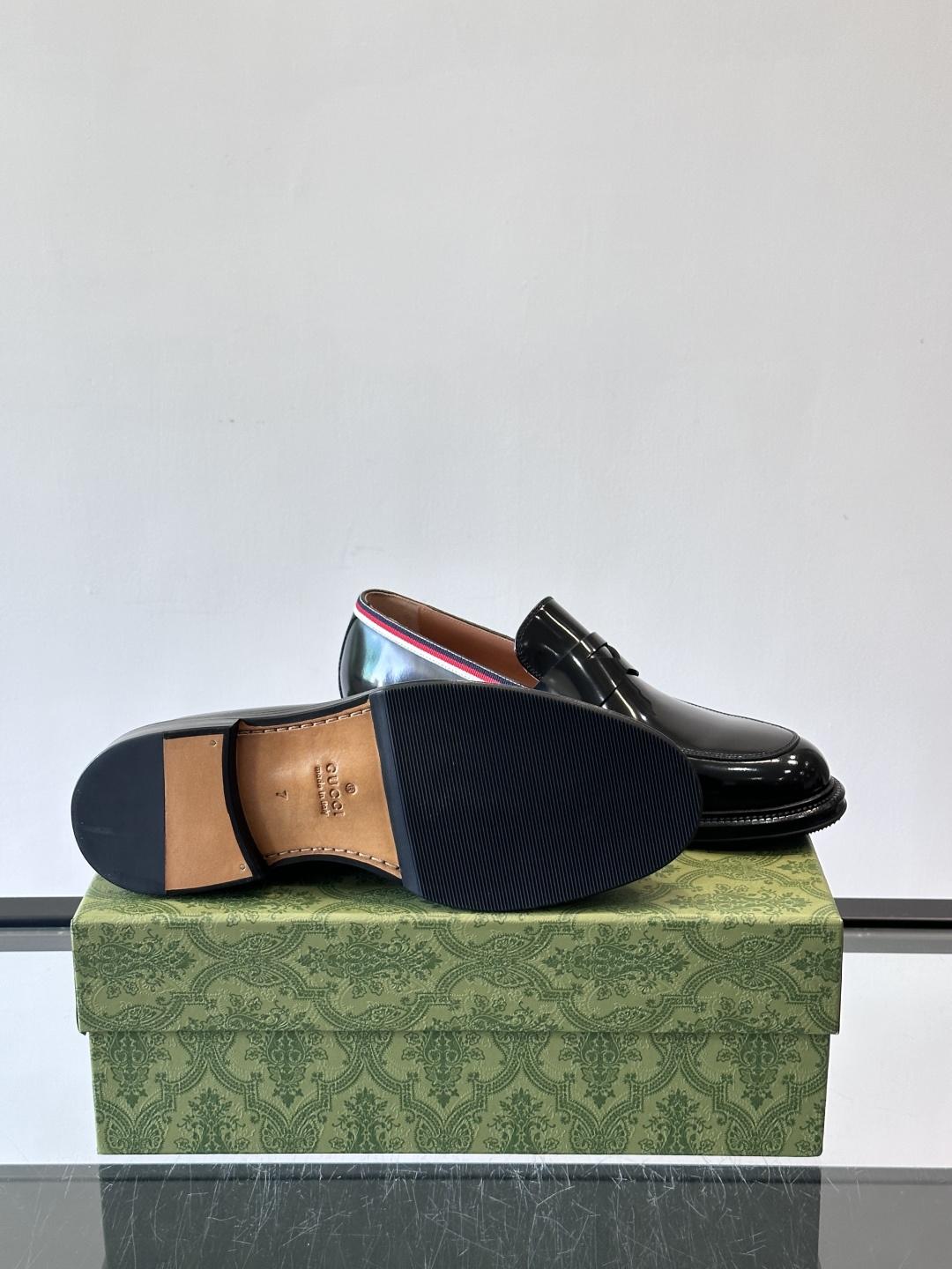 gucci 男士商务小皮鞋，上脚非常好看！精品商务休闲皮鞋💥💥真皮大底产品意大利进口牛皮制作🐂进口水染牛