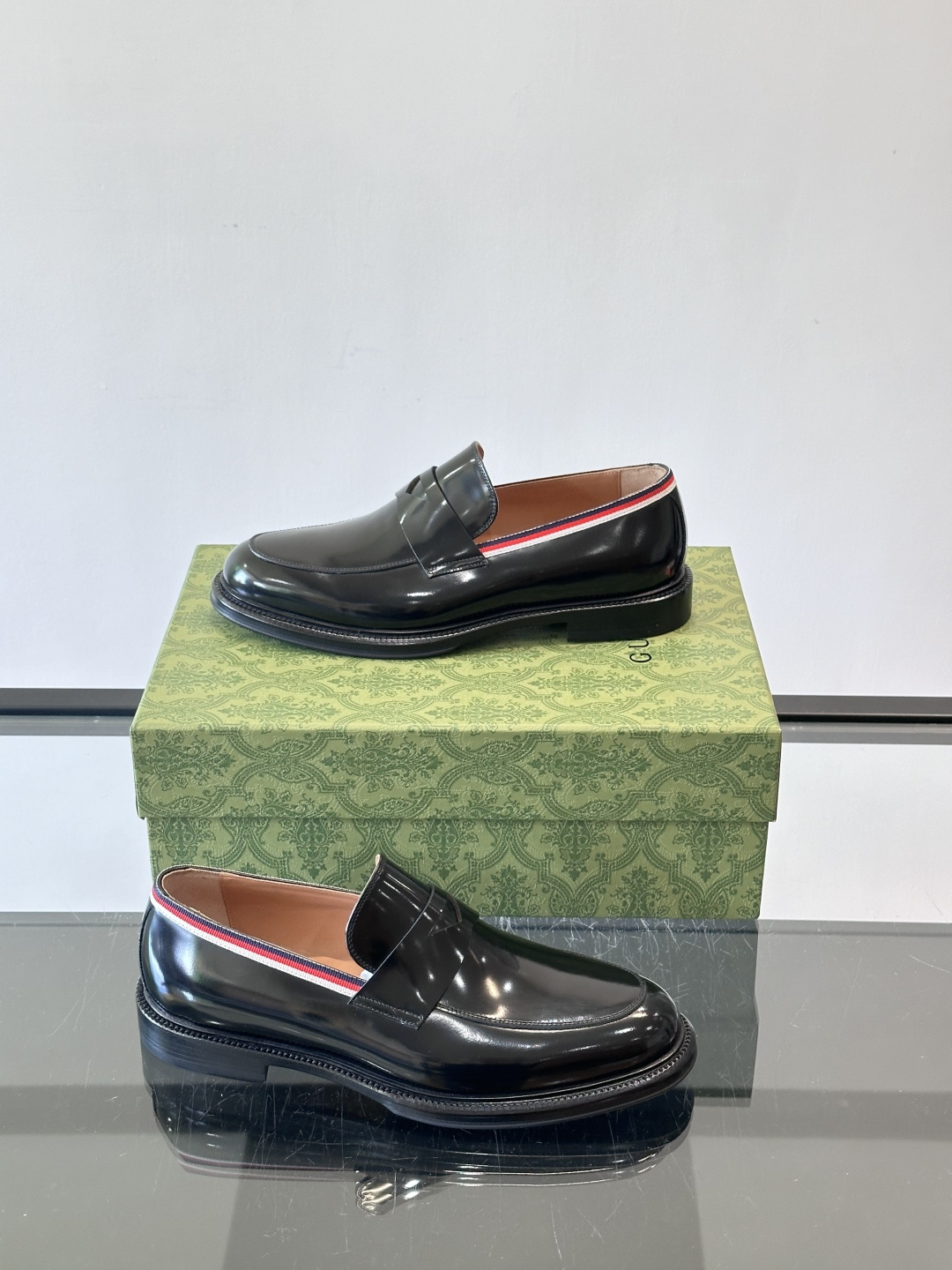 gucci 男士商务小皮鞋，上脚非常好看！精品商务休闲皮鞋💥💥真皮大底产品意大利进口牛皮制作🐂进口水染牛