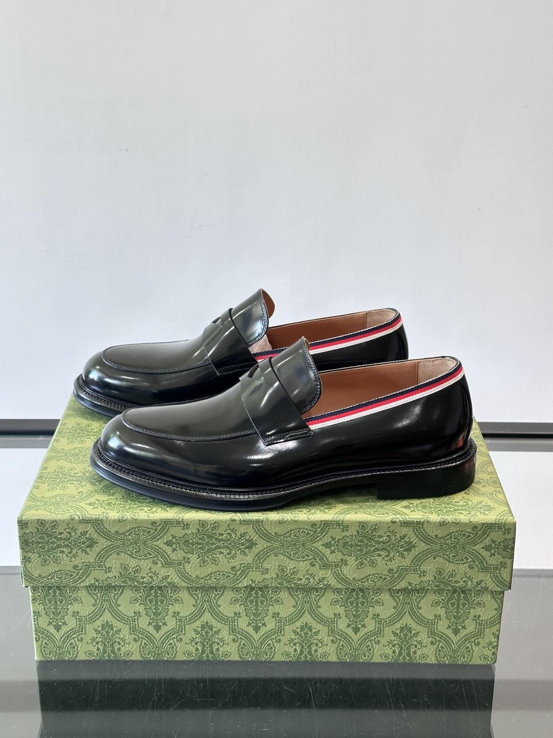 gucci 男士商务小皮鞋，上脚非常好看！精品商务休闲皮鞋💥💥真皮大底产品意大利进口牛皮制作🐂进口水染牛