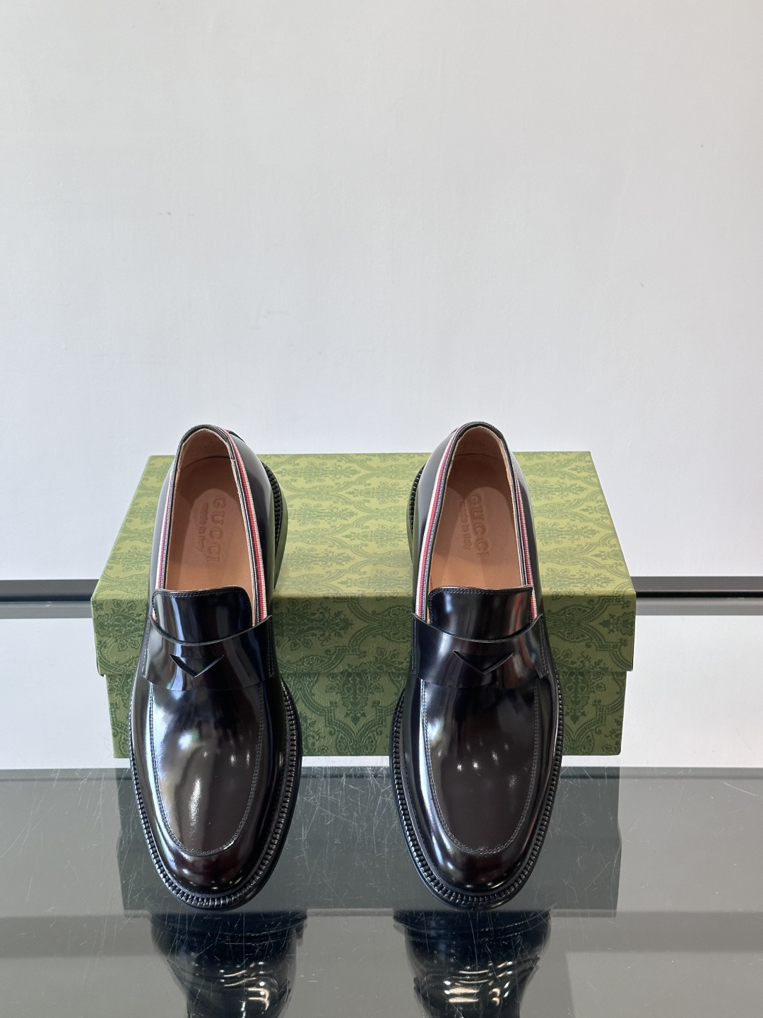 gucci 男士商务小皮鞋，上脚非常好看！精品商务休闲皮鞋💥💥真皮大底产品意大利进口牛皮制作🐂进口水染牛