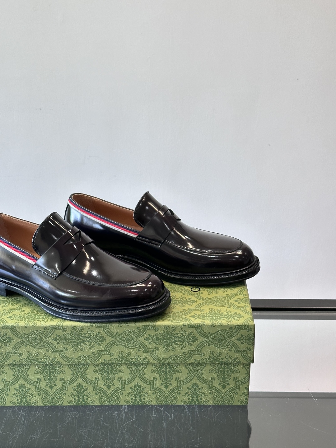 gucci 男士商务小皮鞋，上脚非常好看！精品商务休闲皮鞋💥💥真皮大底产品意大利进口牛皮制作🐂进口水染牛