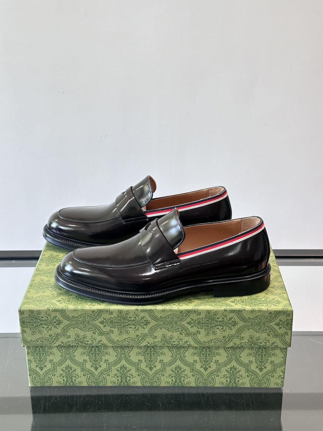 gucci 男士商务小皮鞋，上脚非常好看！精品商务休闲皮鞋💥💥真皮大底产品意大利进口牛皮制作🐂进口水染牛