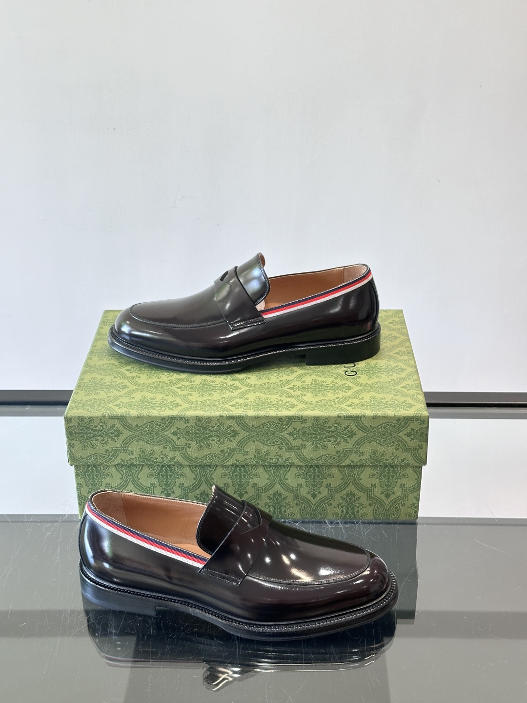 gucci 男士商务小皮鞋，上脚非常好看！精品商务休闲皮鞋💥💥真皮大底产品意大利进口牛皮制作🐂进口水染牛