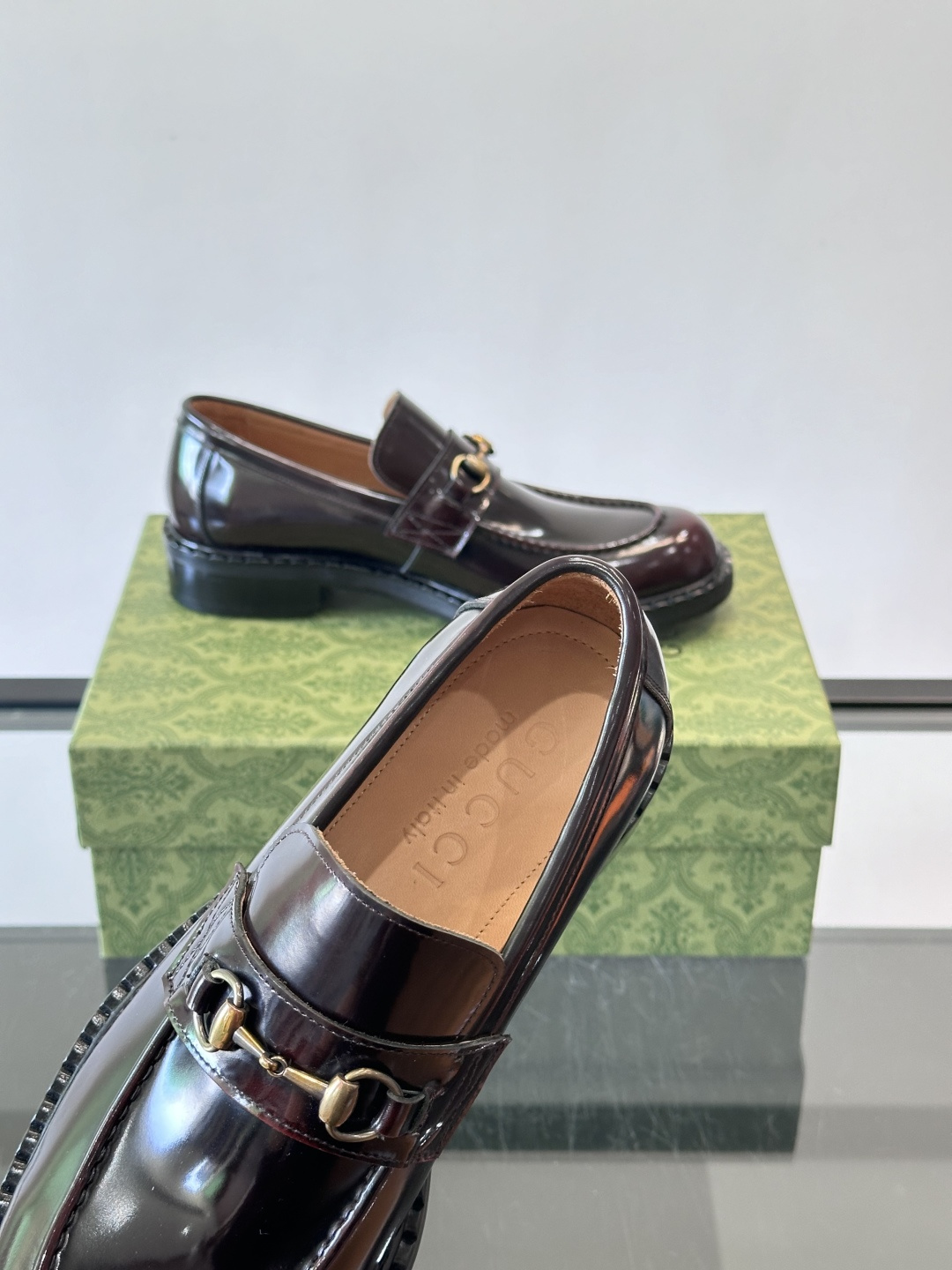 gucci 男士商务小皮鞋，上脚非常好看！精品商务休闲皮鞋💥💥真皮大底产品意大利进口牛皮制作🐂进口水染牛