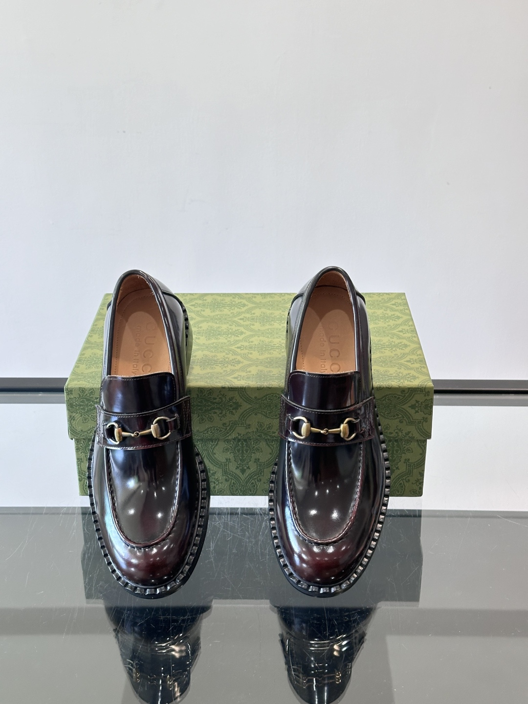 gucci 男士商务小皮鞋，上脚非常好看！精品商务休闲皮鞋💥💥真皮大底产品意大利进口牛皮制作🐂进口水染牛