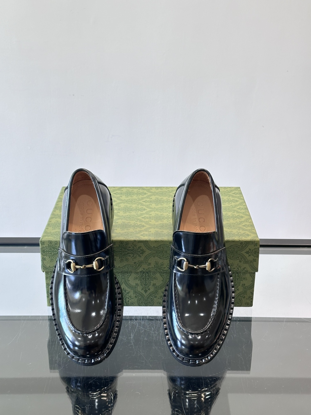 gucci 男士商务小皮鞋，上脚非常好看！精品商务休闲皮鞋💥💥真皮大底产品意大利进口牛皮制作🐂进口水染牛