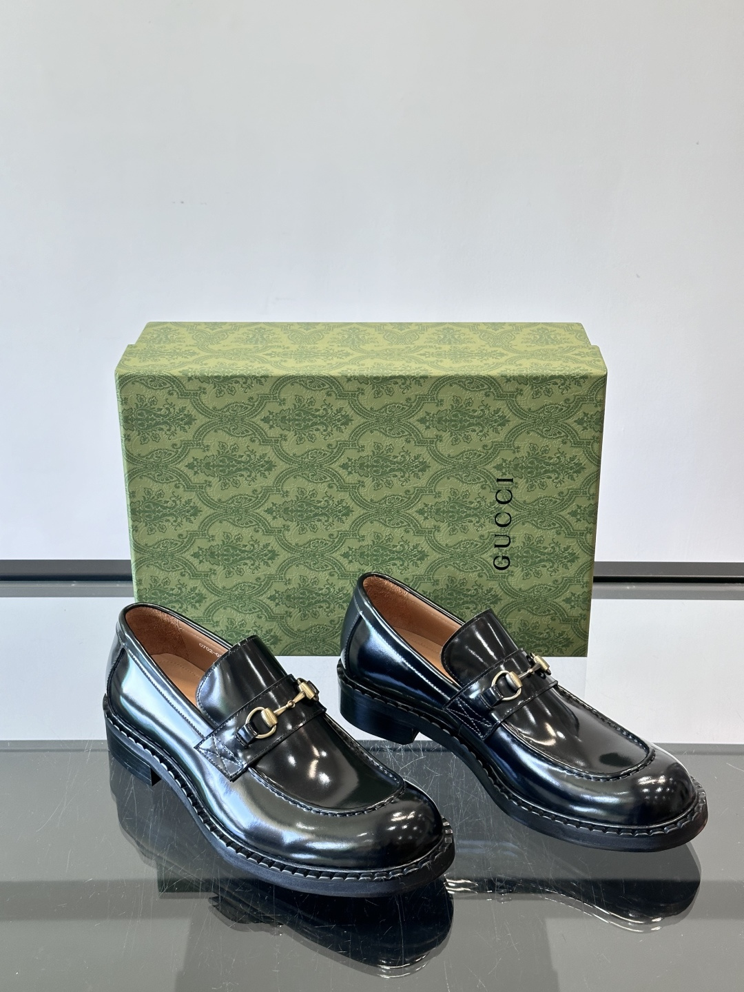 gucci 男士商务小皮鞋，上脚非常好看！精品商务休闲皮鞋💥💥真皮大底产品意大利进口牛皮制作🐂进口水染牛