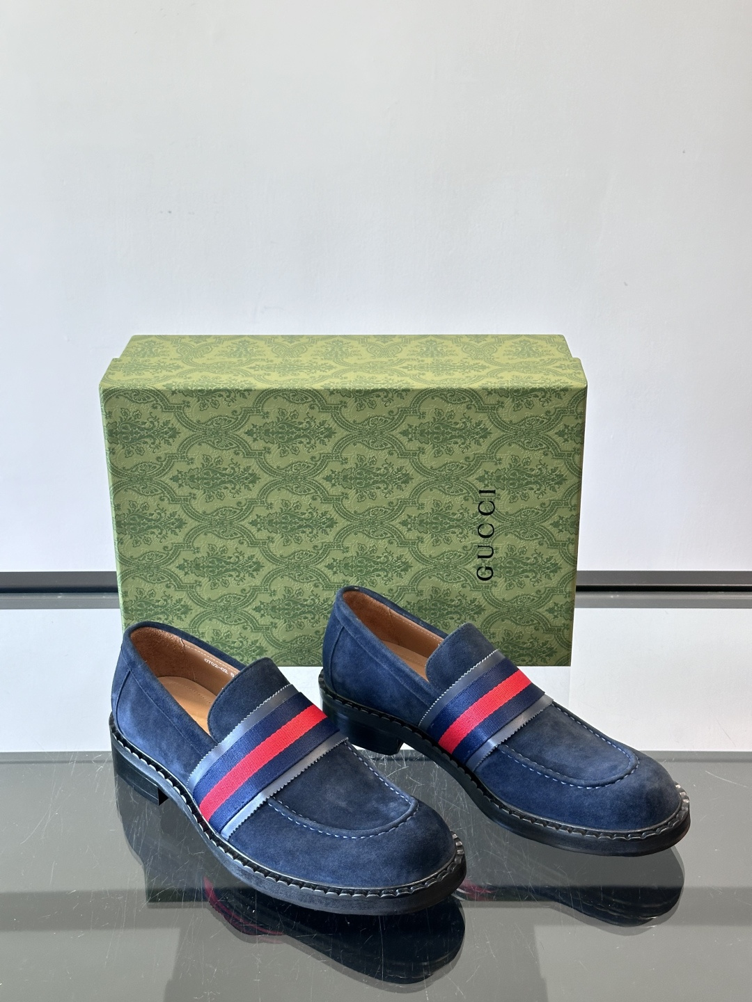 gucci 男士商务小皮鞋，上脚非常好看！精品商务休闲皮鞋💥💥真皮大底产品意大利进口牛皮制作🐂进口水染牛