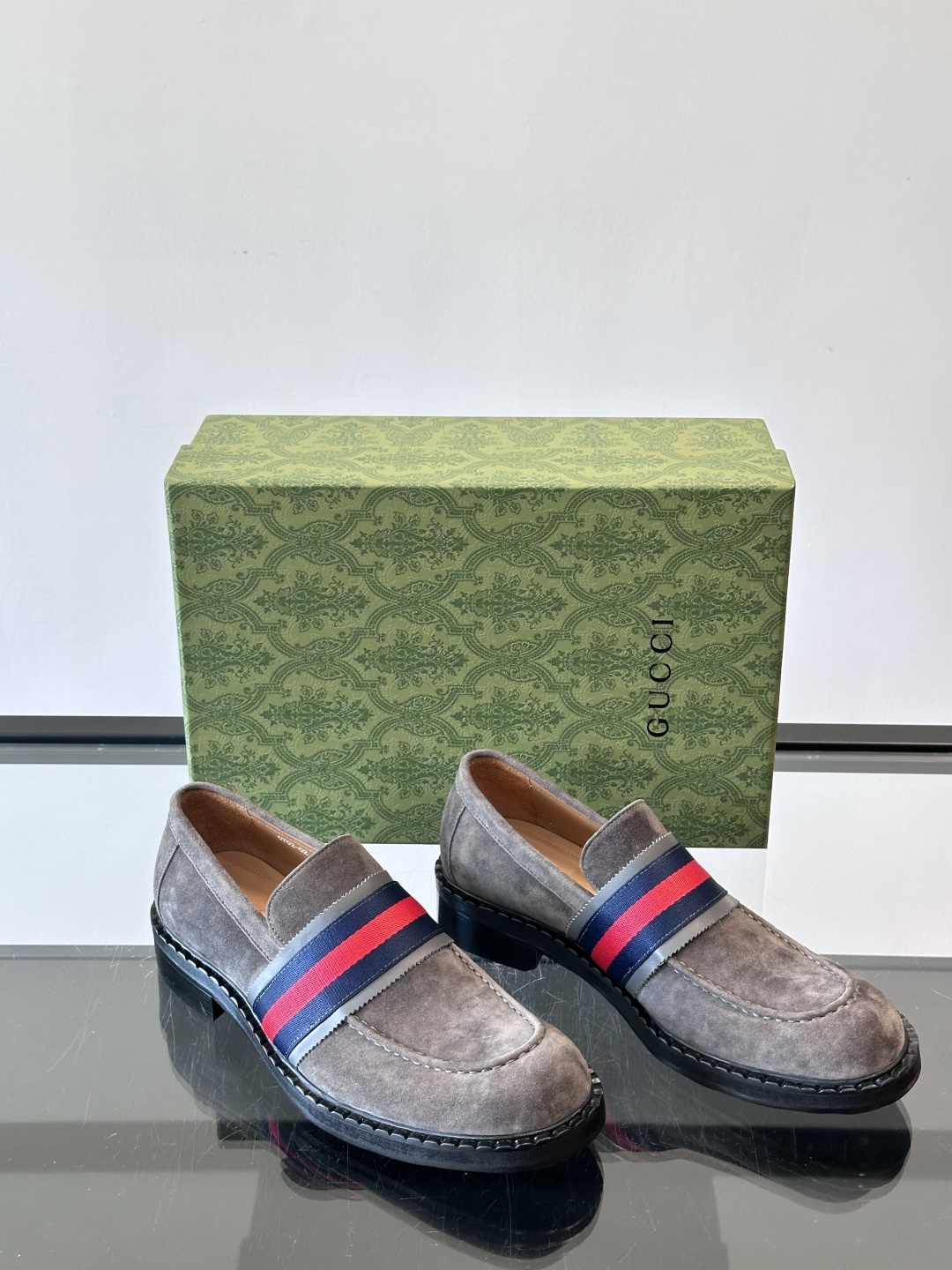 gucci 男士商务小皮鞋，上脚非常好看！精品商务休闲皮鞋💥💥真皮大底产品意大利进口牛皮制作🐂进口水染牛