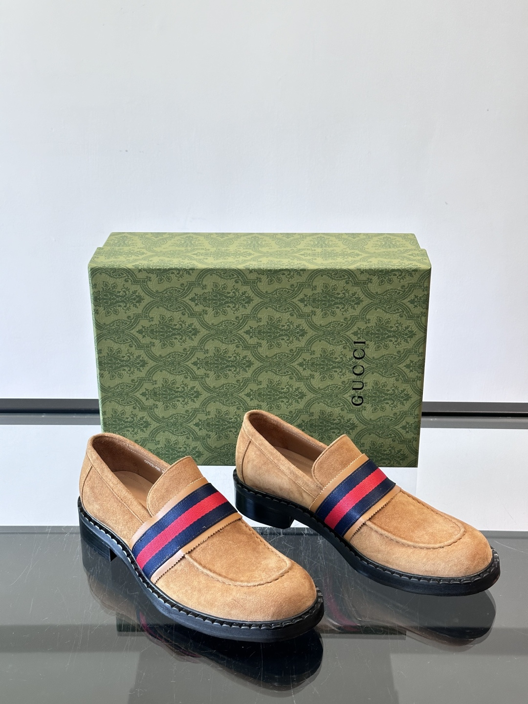 gucci 男士商务小皮鞋，上脚非常好看！精品商务休闲皮鞋💥💥真皮大底产品意大利进口牛皮制作🐂进口水染牛